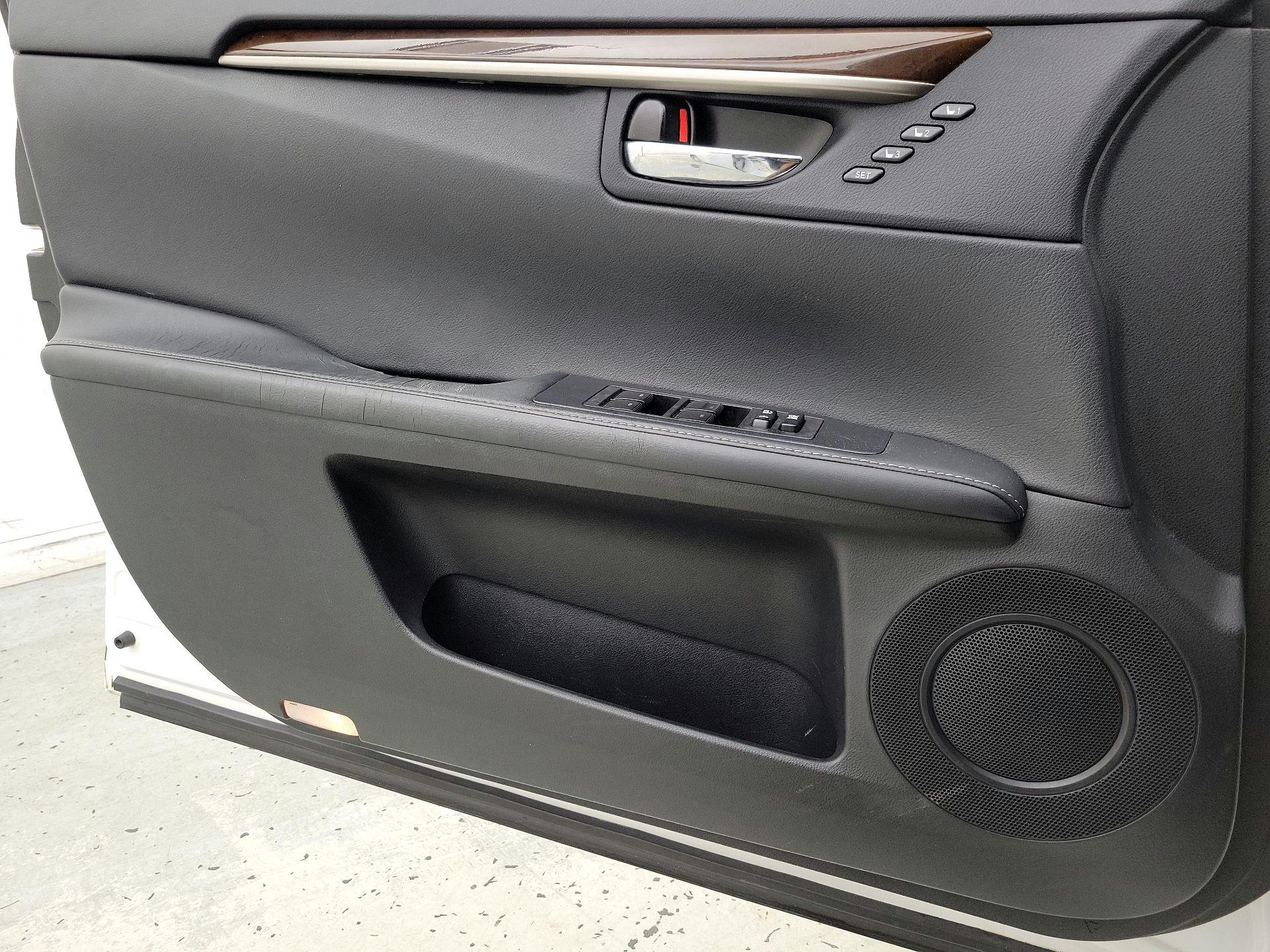 Thumbnail: 2014 Lexus ES - 12
