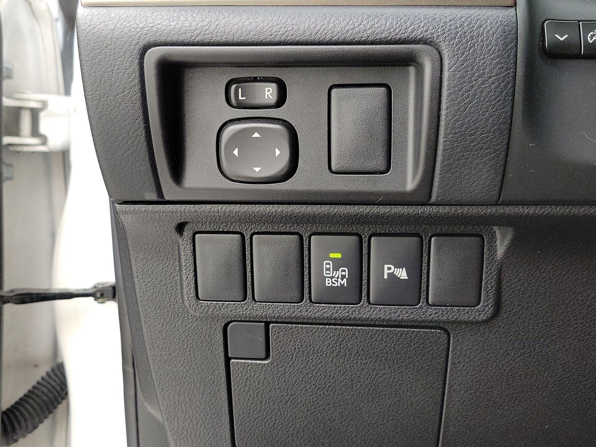 Thumbnail: 2014 Lexus ES - 13