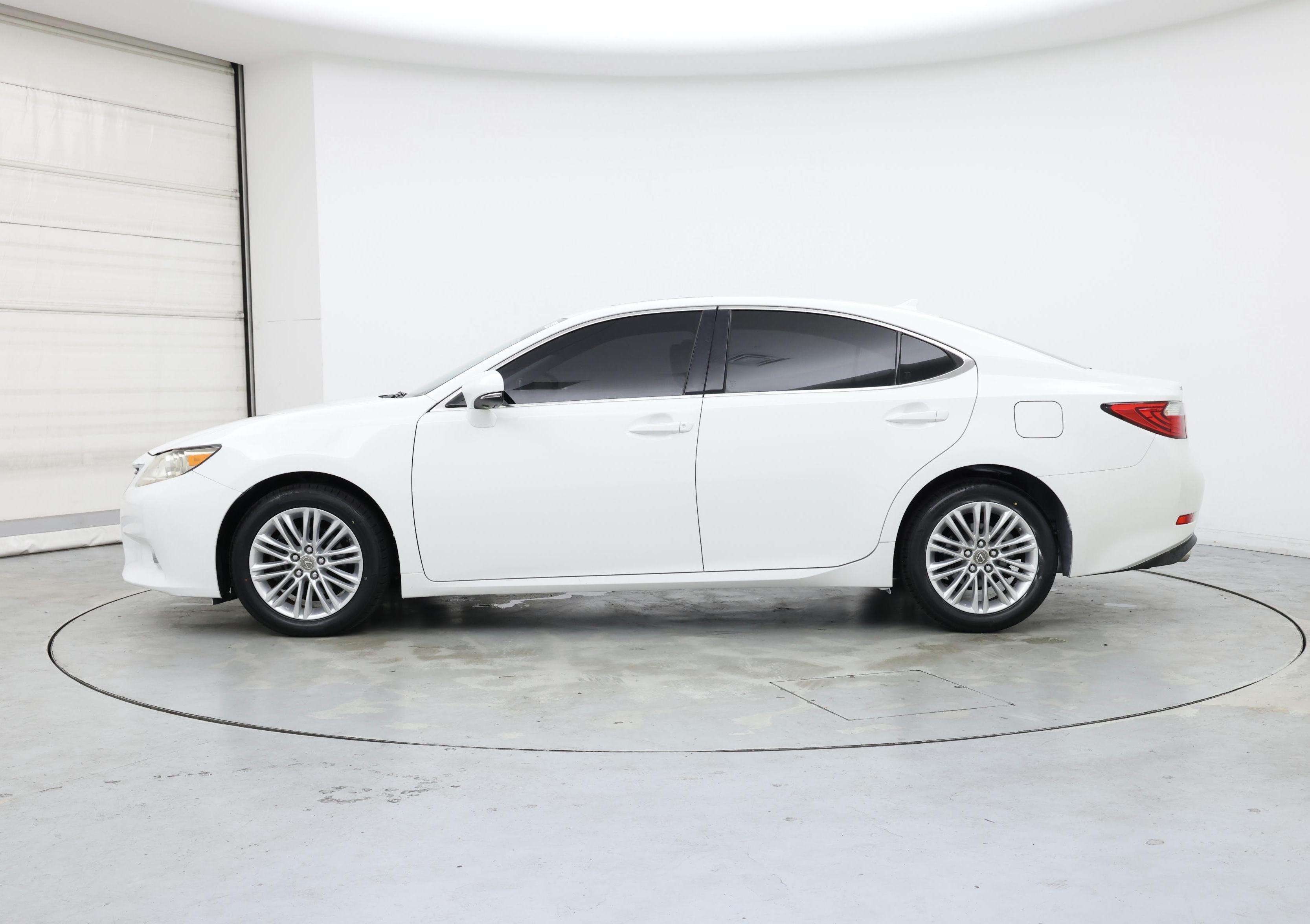 Thumbnail: 2014 Lexus ES - 3