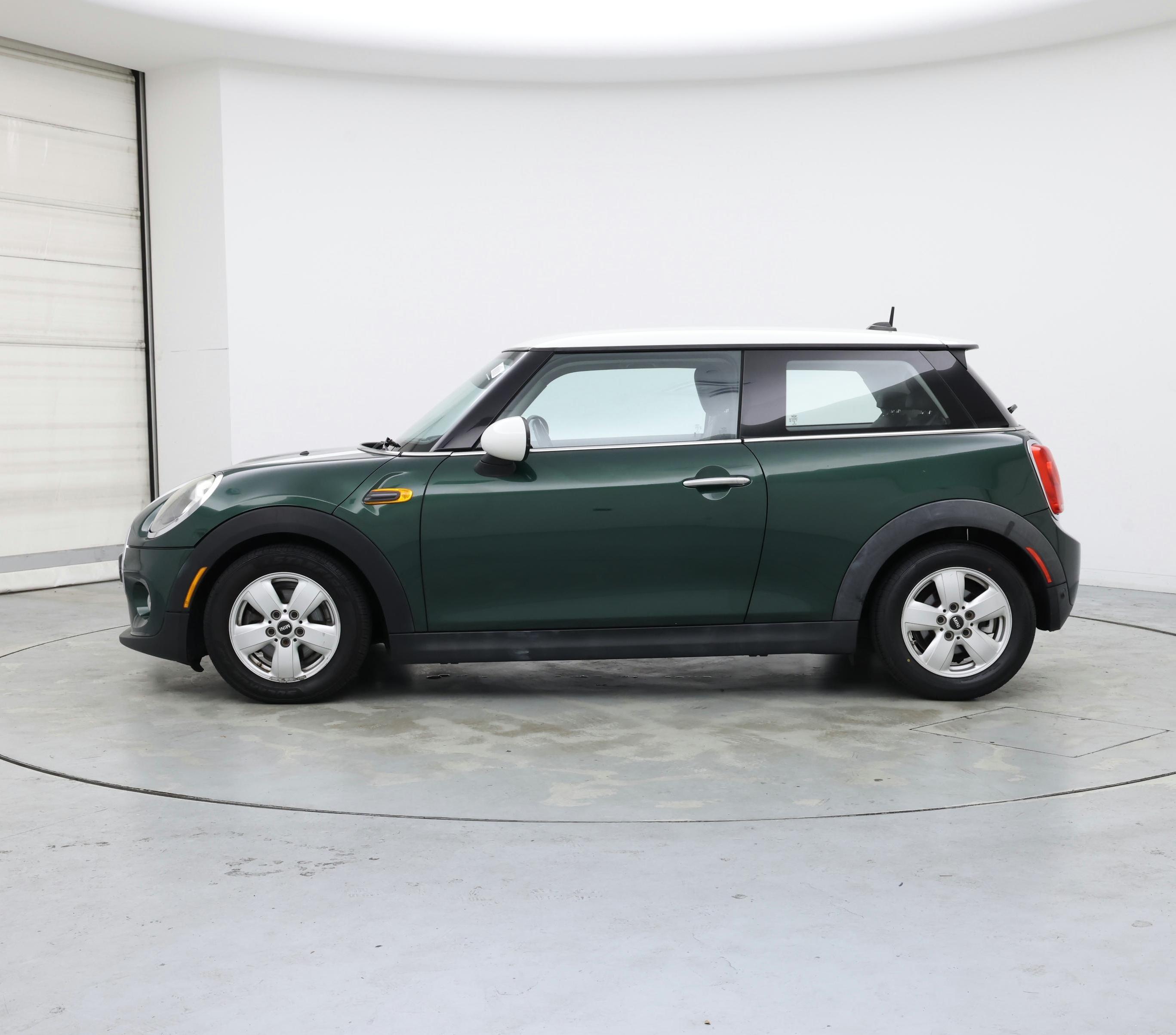 Thumbnail: 2017 MINI Cooper Hardtop - 3