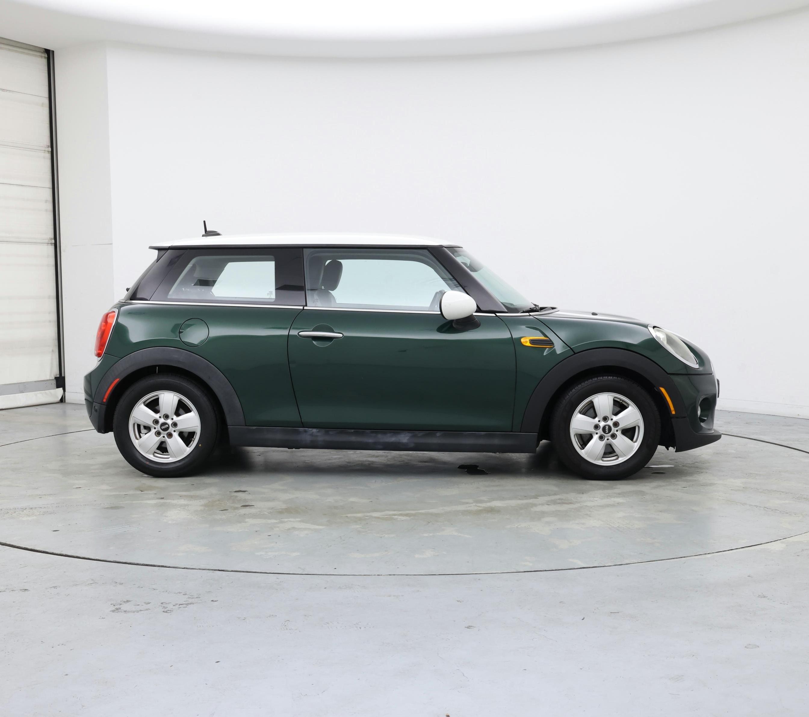 Thumbnail: 2017 MINI Cooper Hardtop - 7