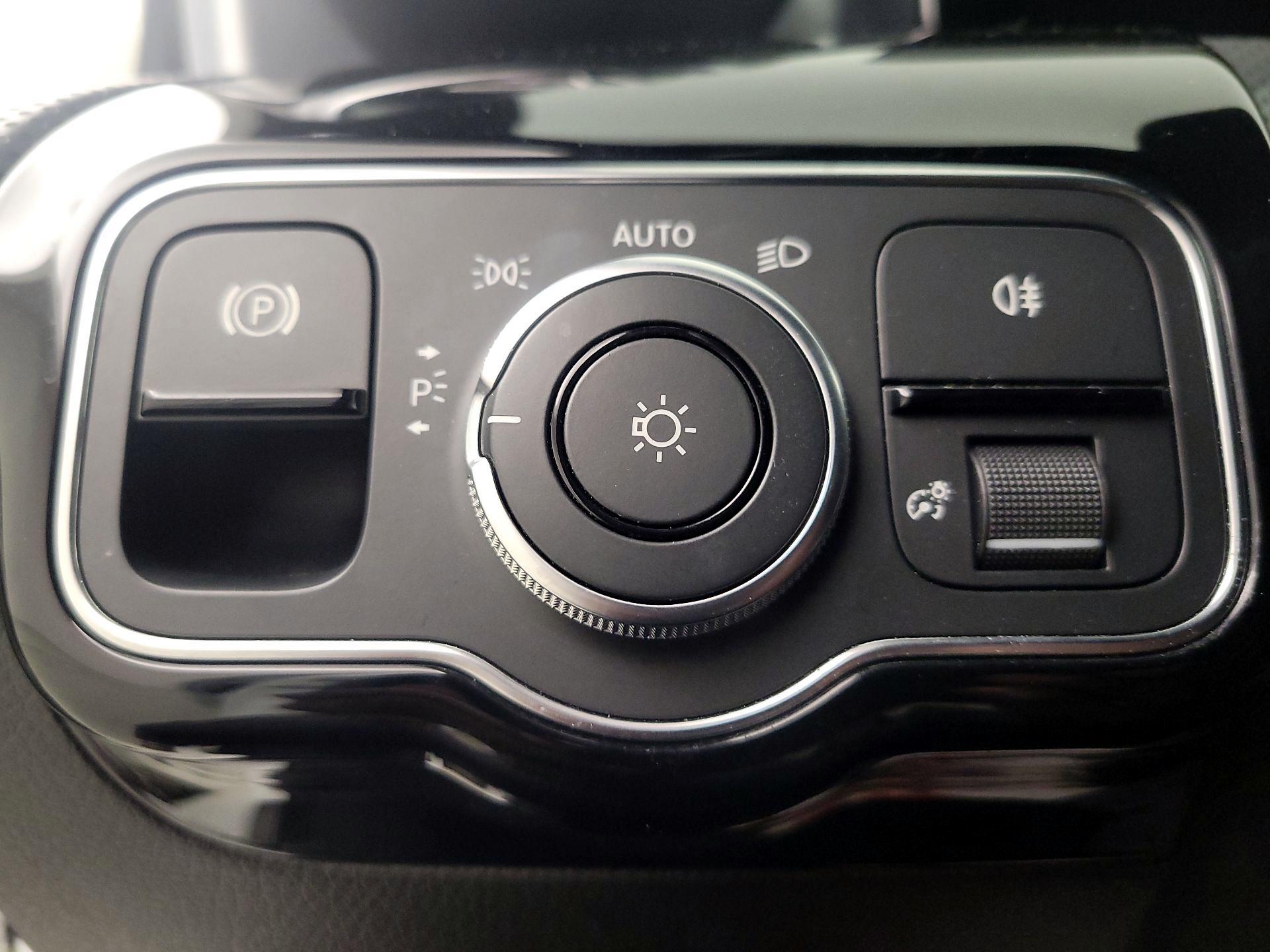 Thumbnail: 2019 Mercedes-Benz A-Class - 13
