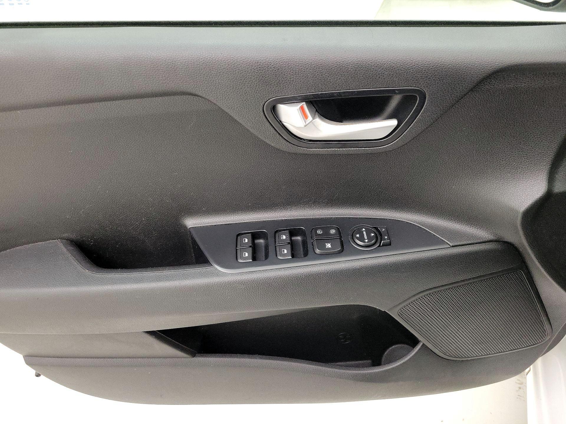 Thumbnail: 2018 Kia Rio5 - 12