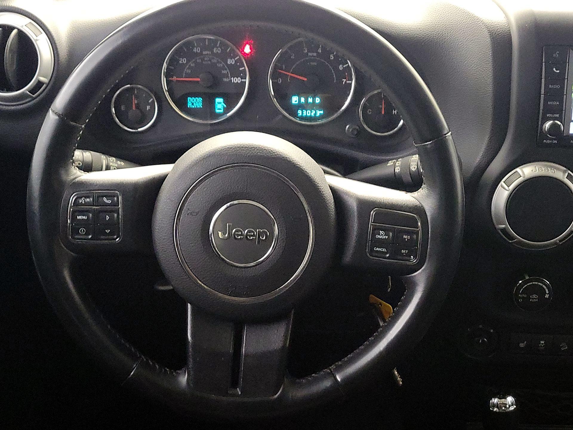 Thumbnail: 2016 Jeep Wrangler - 10