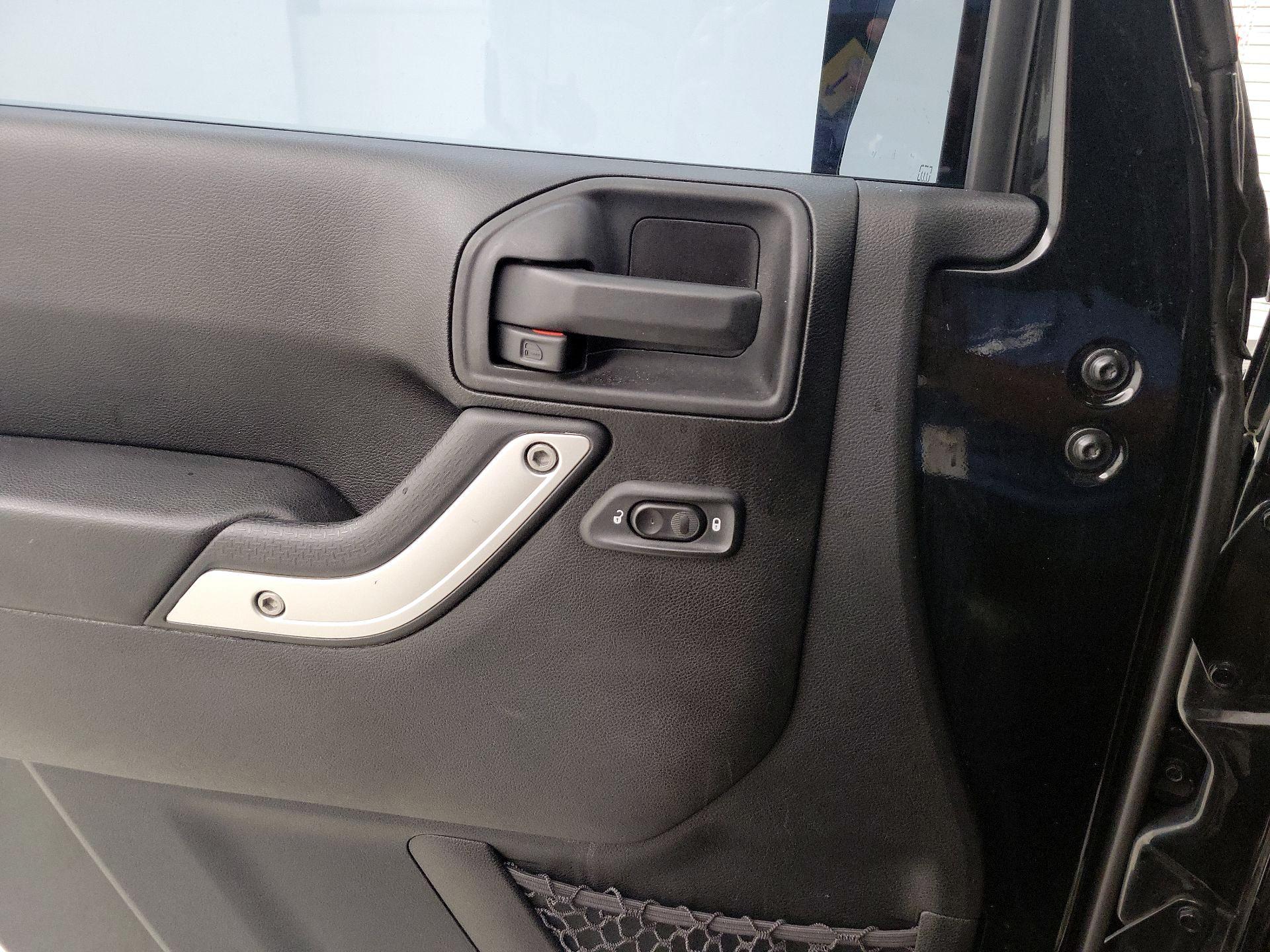 Thumbnail: 2016 Jeep Wrangler - 12