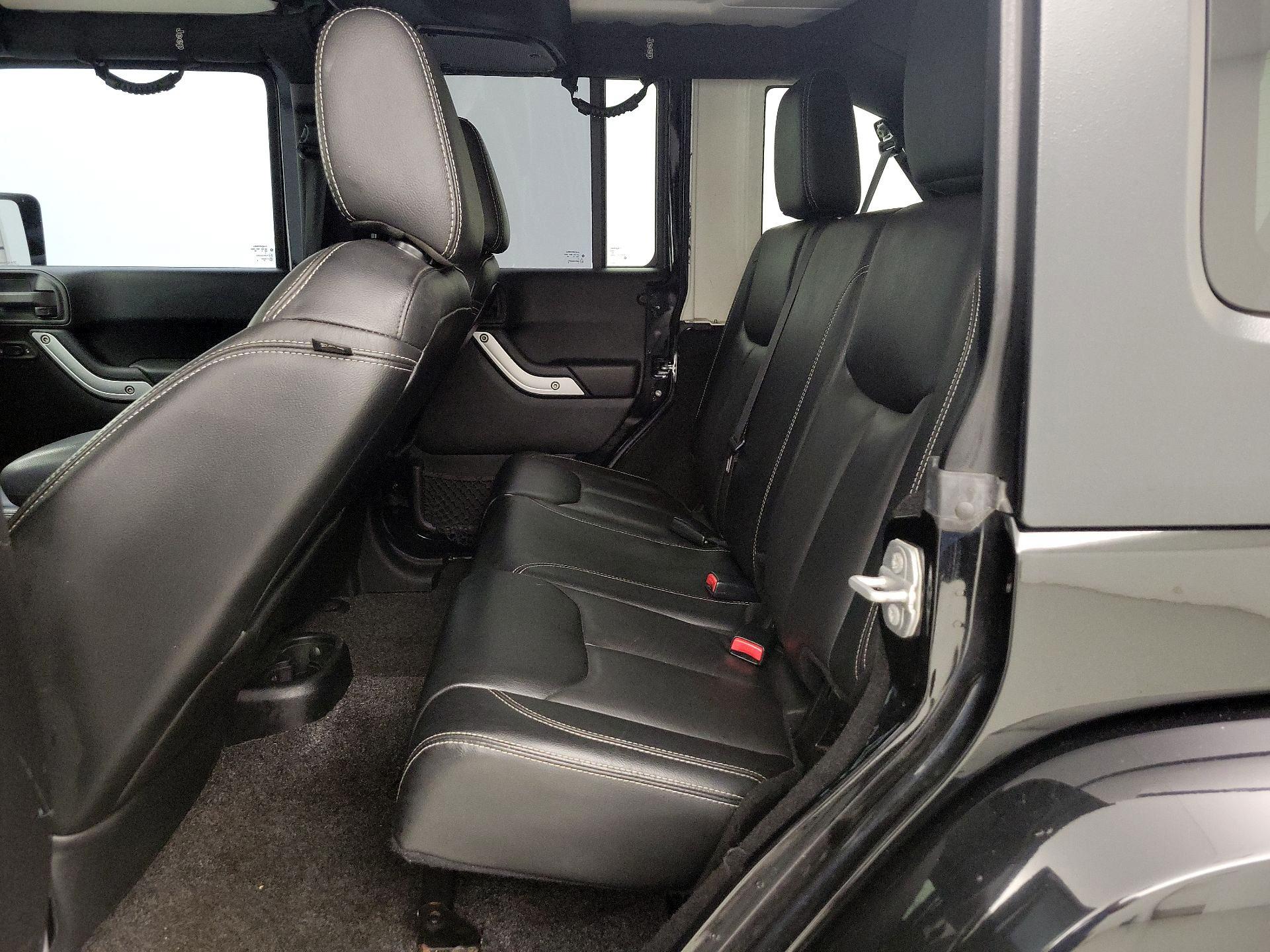 Thumbnail: 2016 Jeep Wrangler - 17