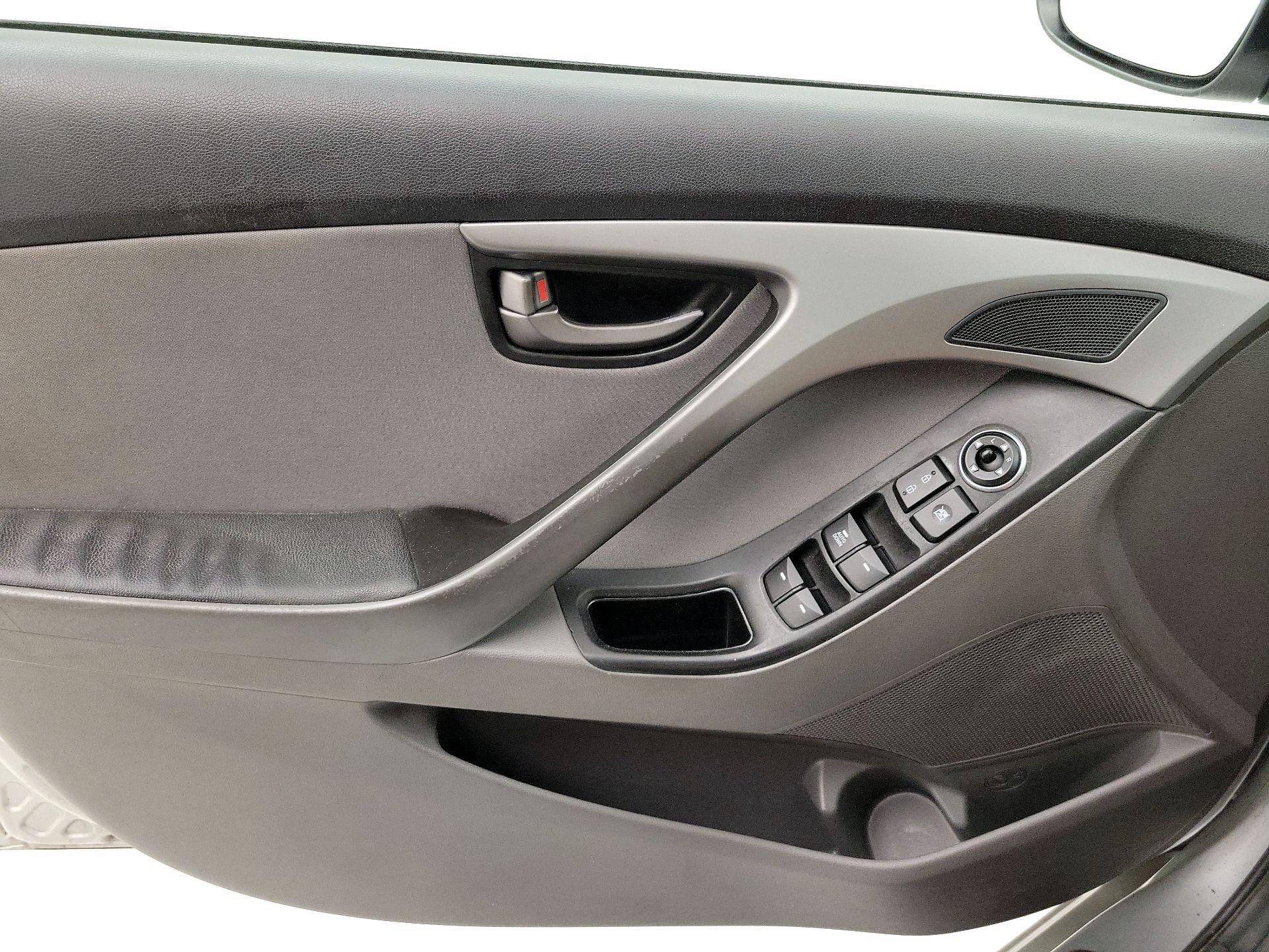 Thumbnail: 2014 Hyundai Elantra - 12