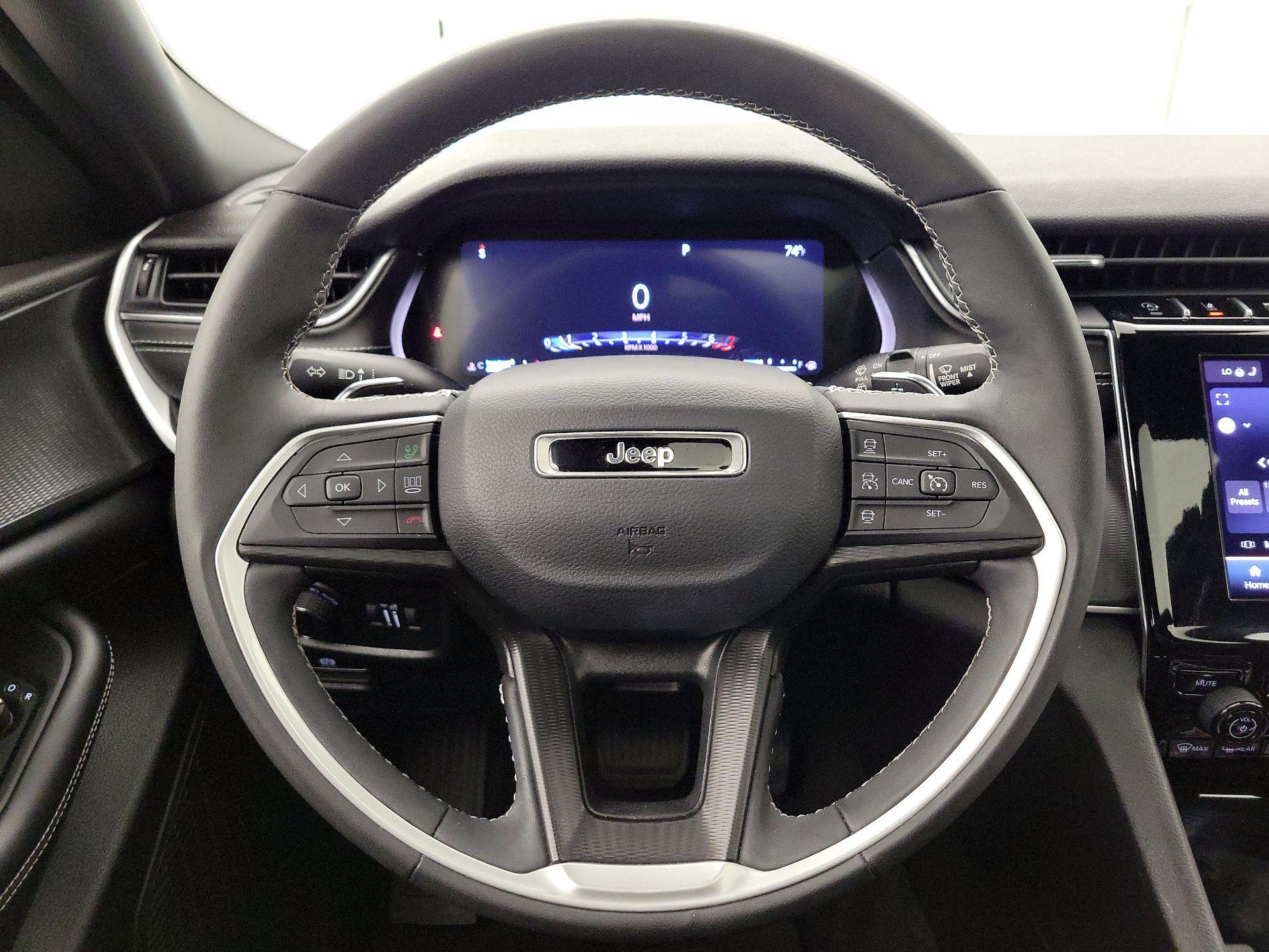 Thumbnail: 2023 Jeep Grand Cherokee - 10