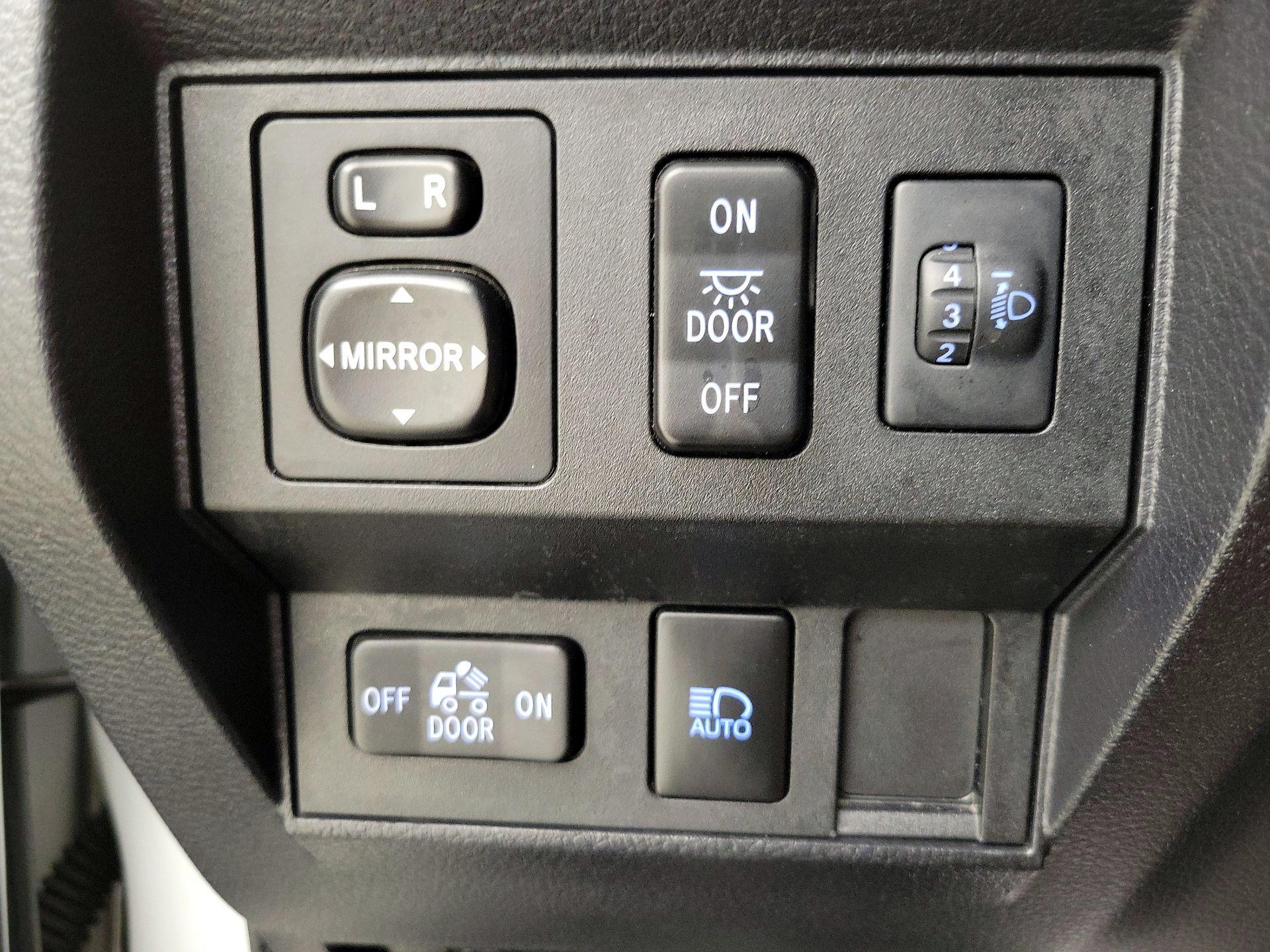 Thumbnail: 2018 Toyota Tundra - 13