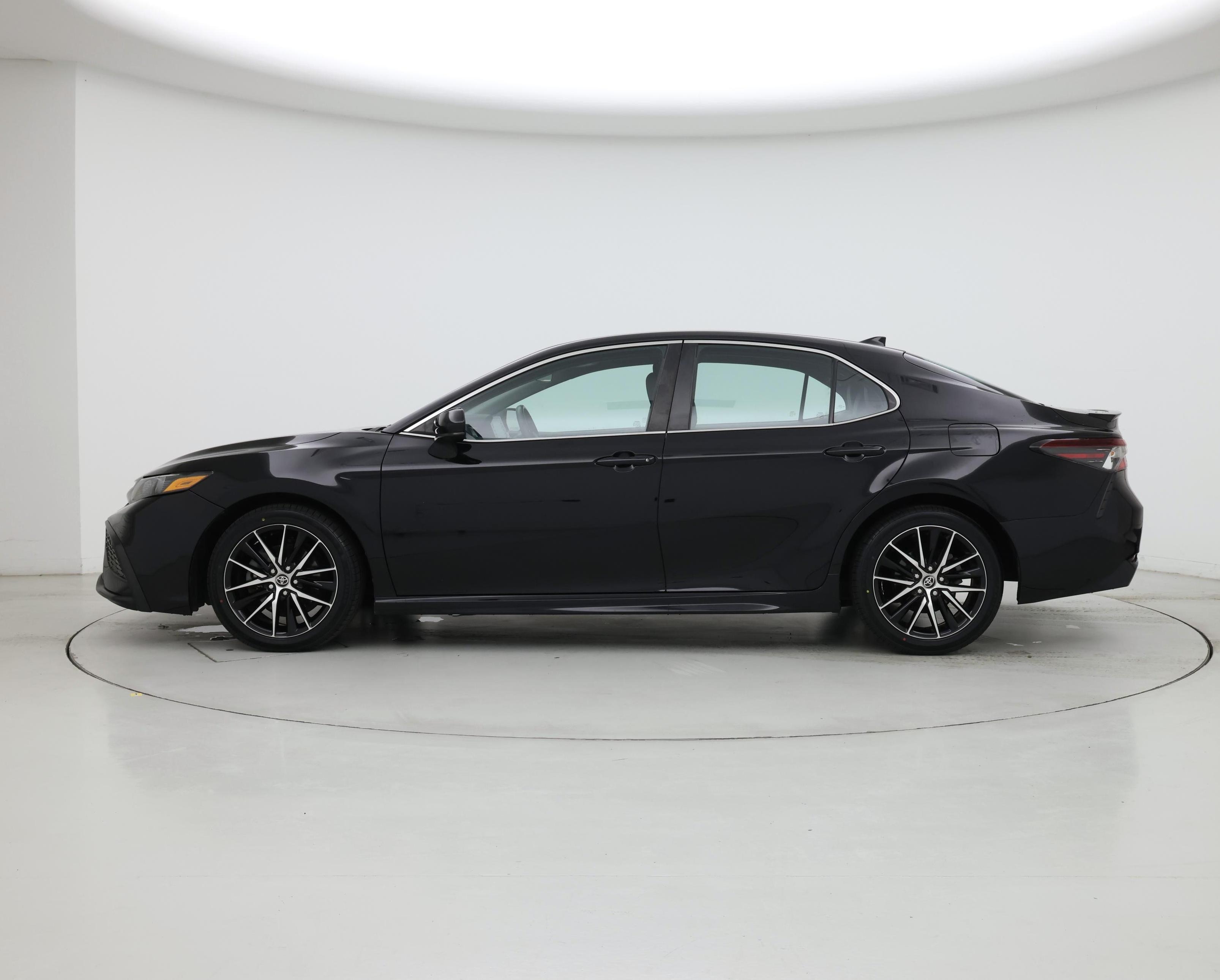 Thumbnail: 2021 Toyota Camry - 3