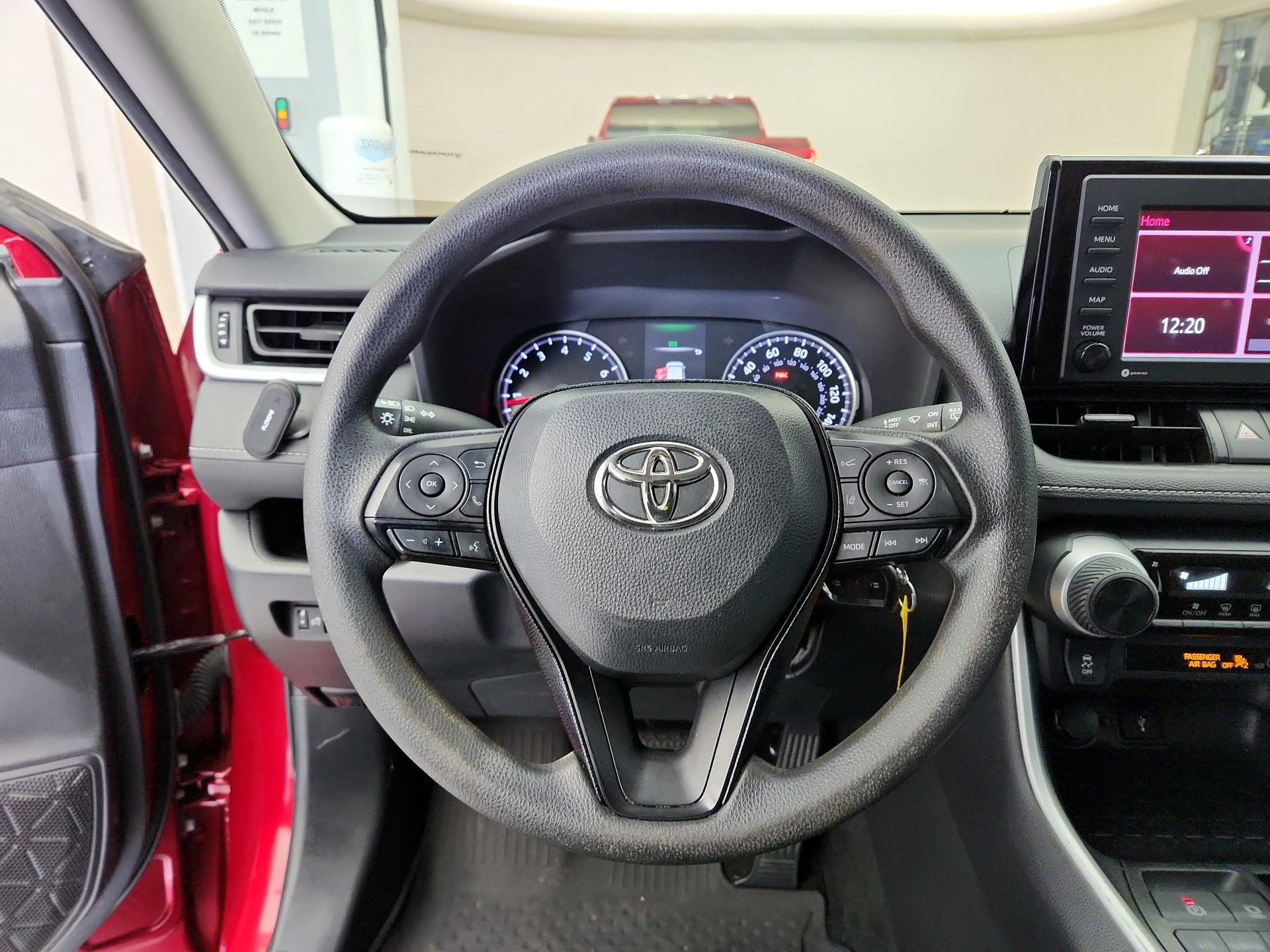 Thumbnail: 2021 Toyota RAV4 - 10