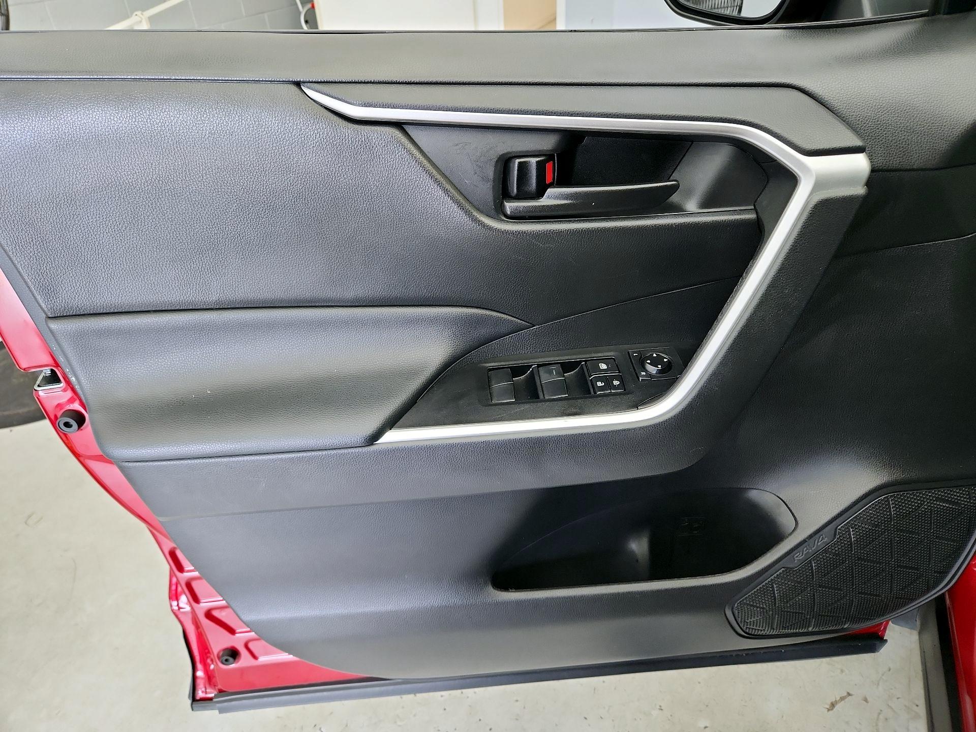 Thumbnail: 2021 Toyota RAV4 - 12