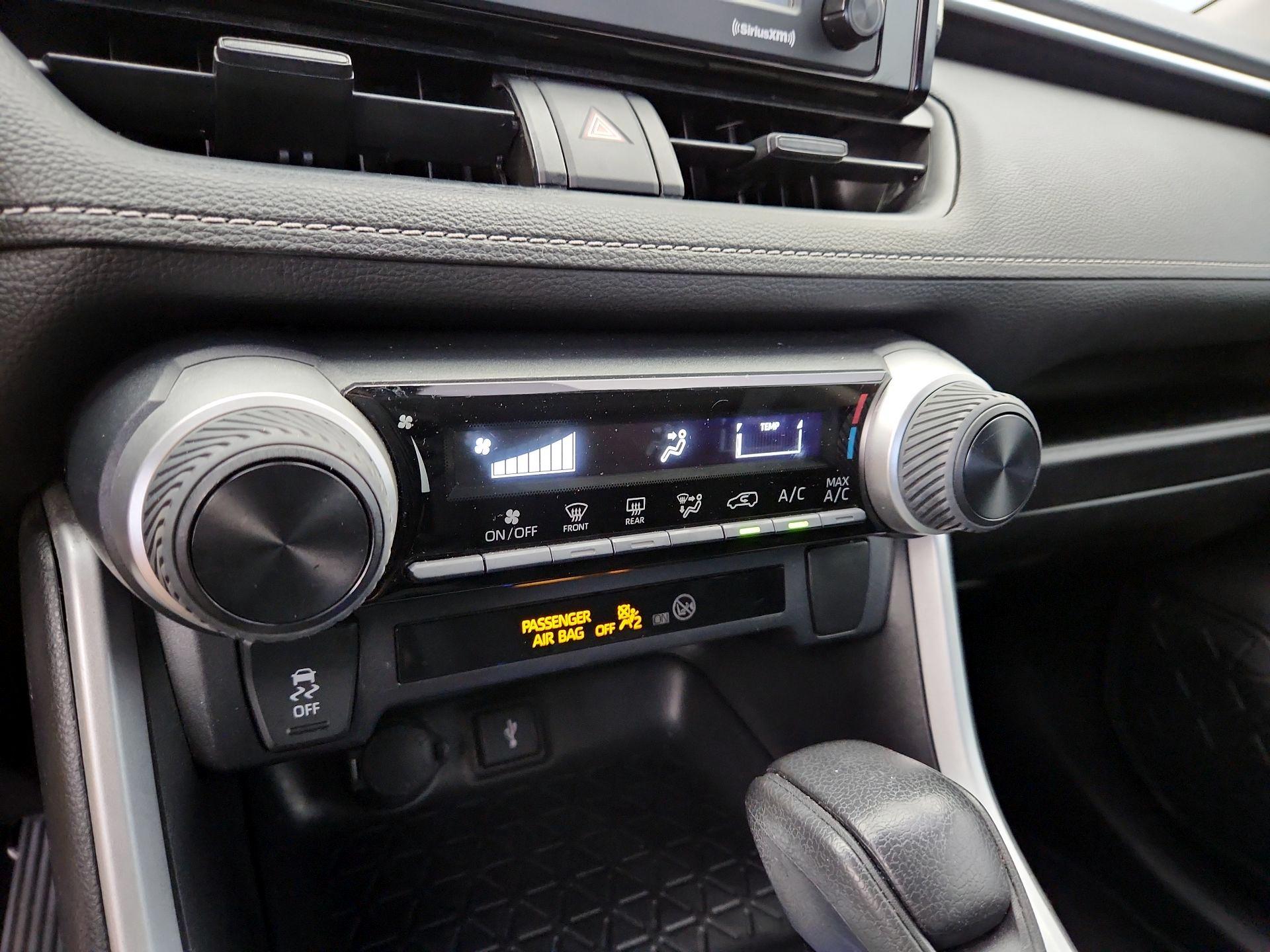 Thumbnail: 2021 Toyota RAV4 - 16