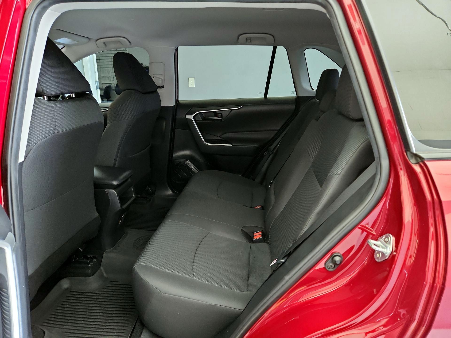 Thumbnail: 2021 Toyota RAV4 - 19