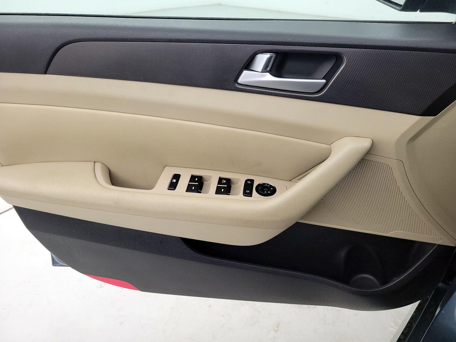 Thumbnail: 2015 Hyundai Sonata - 12