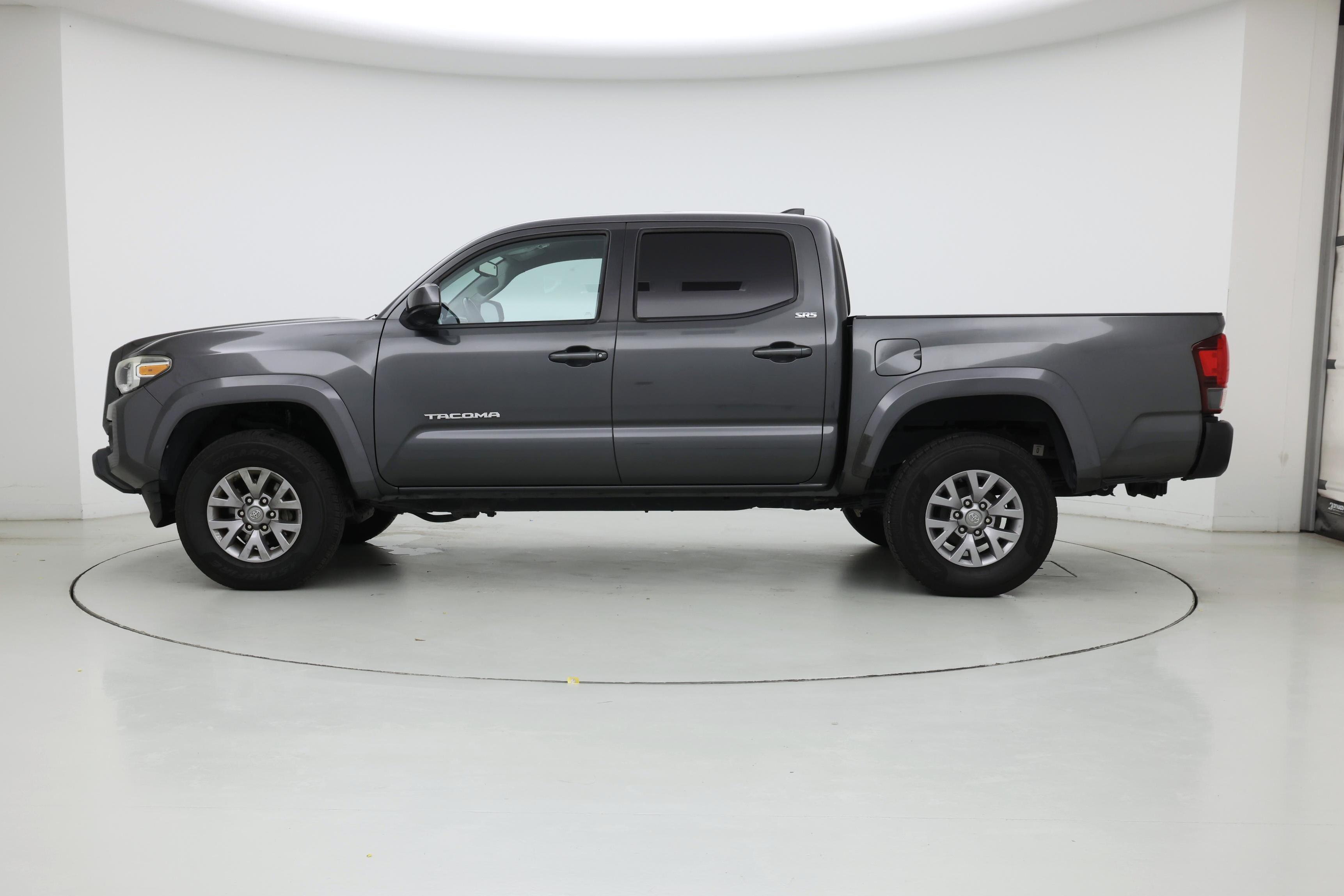 Thumbnail: 2018 Toyota Tacoma - 3