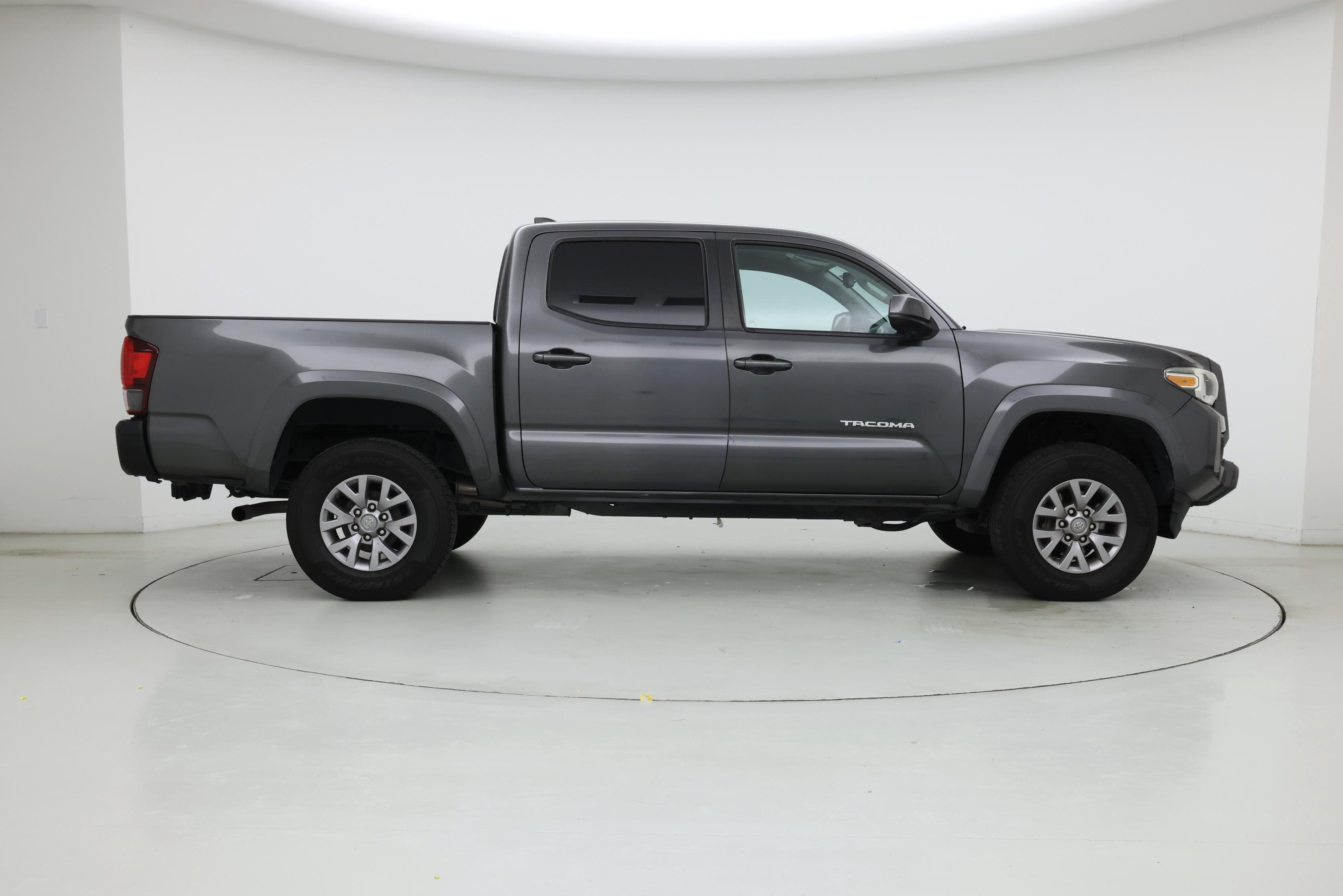 Thumbnail: 2018 Toyota Tacoma - 7