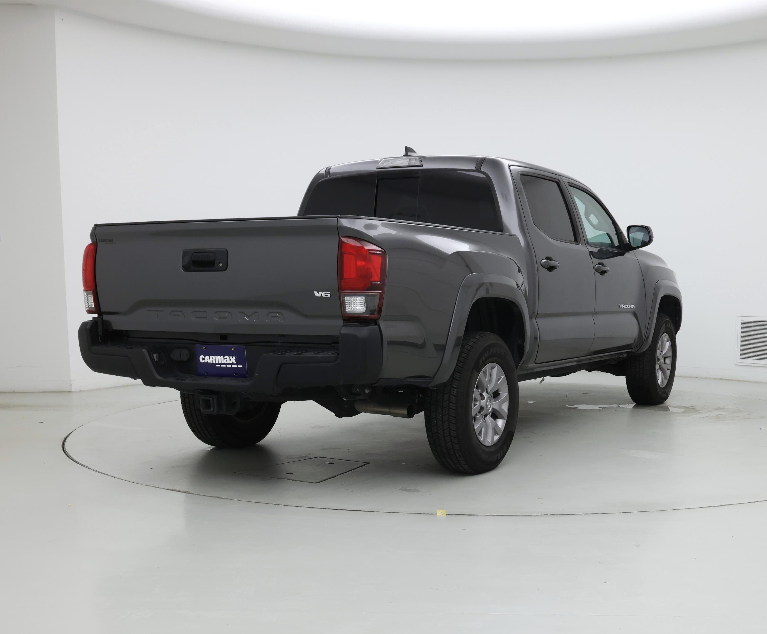 Thumbnail: 2018 Toyota Tacoma - 8