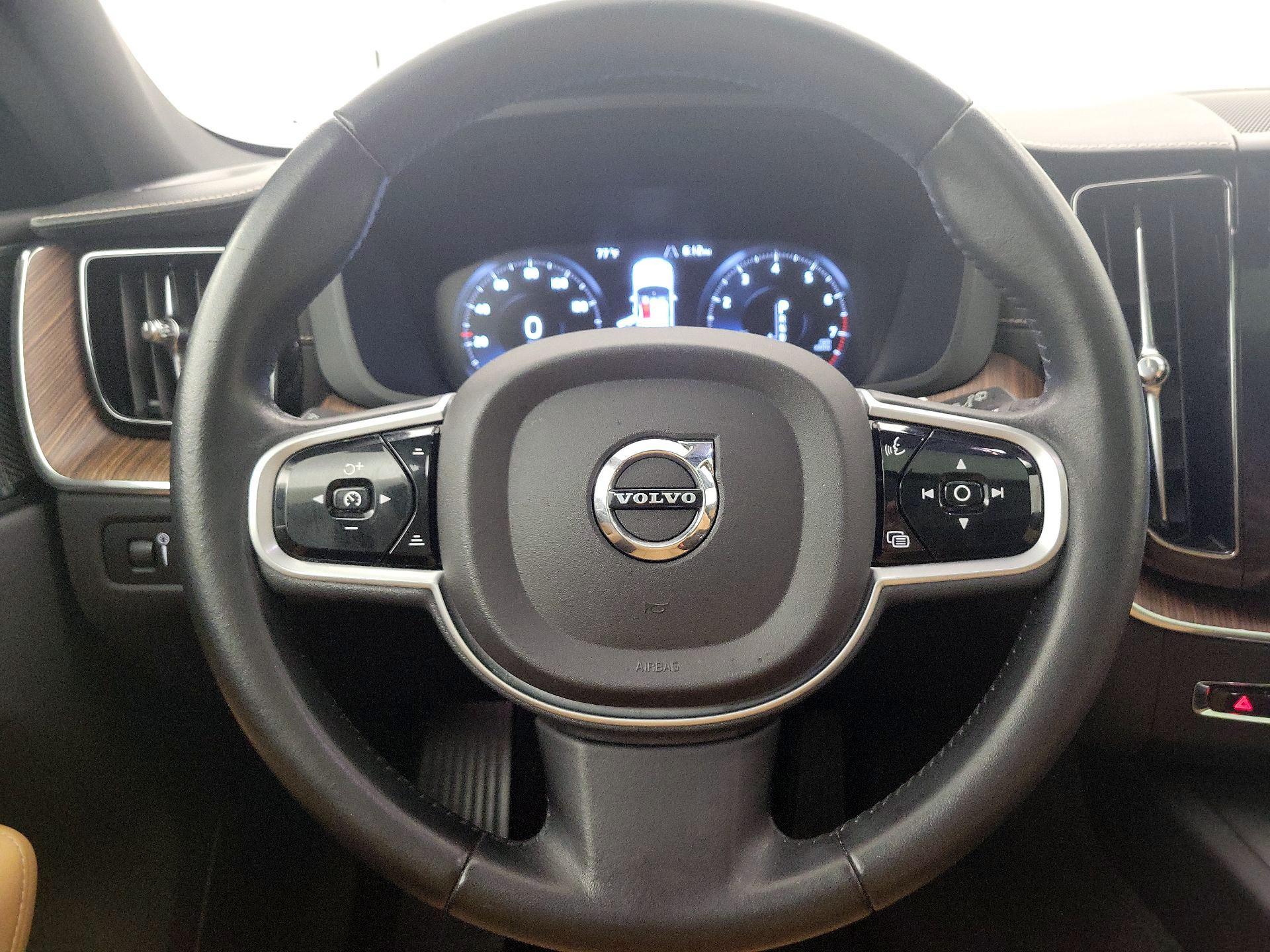 Thumbnail: 2019 Volvo XC60 - 10