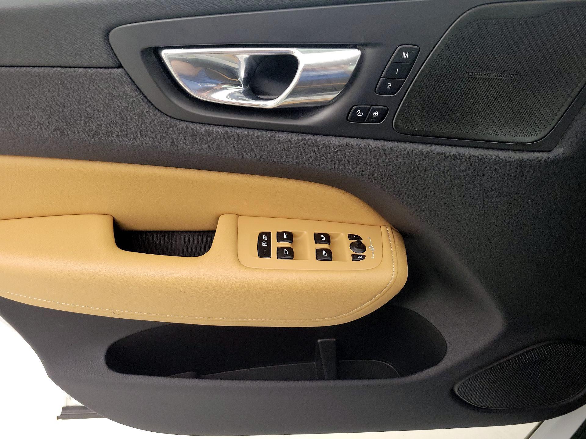 Thumbnail: 2019 Volvo XC60 - 12