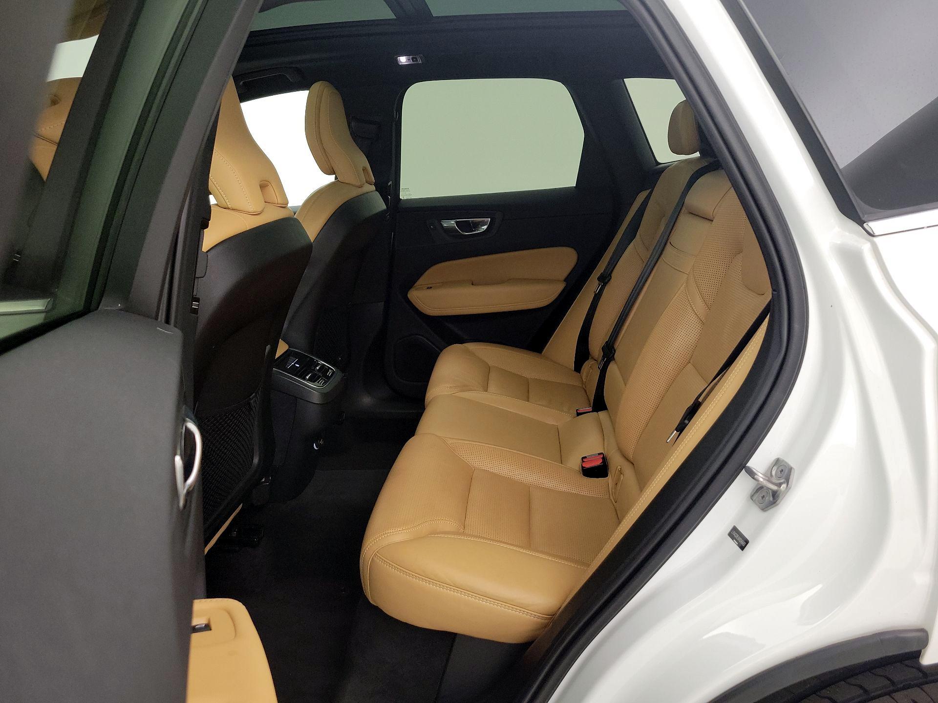 Thumbnail: 2019 Volvo XC60 - 20