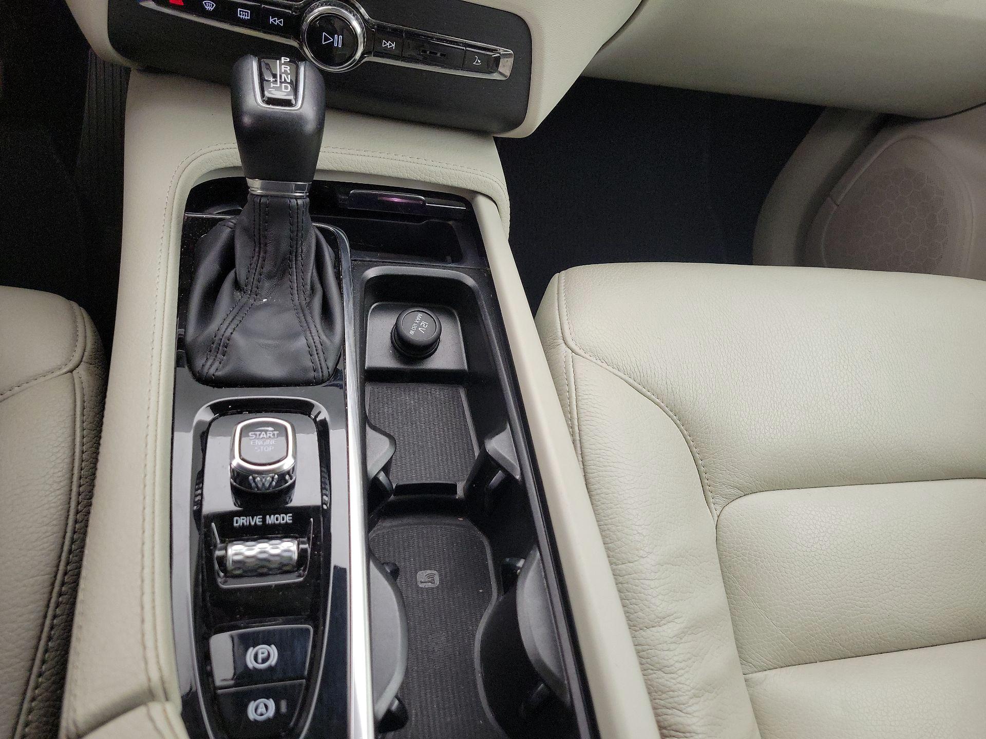 Thumbnail: 2020 Volvo XC90 - 18