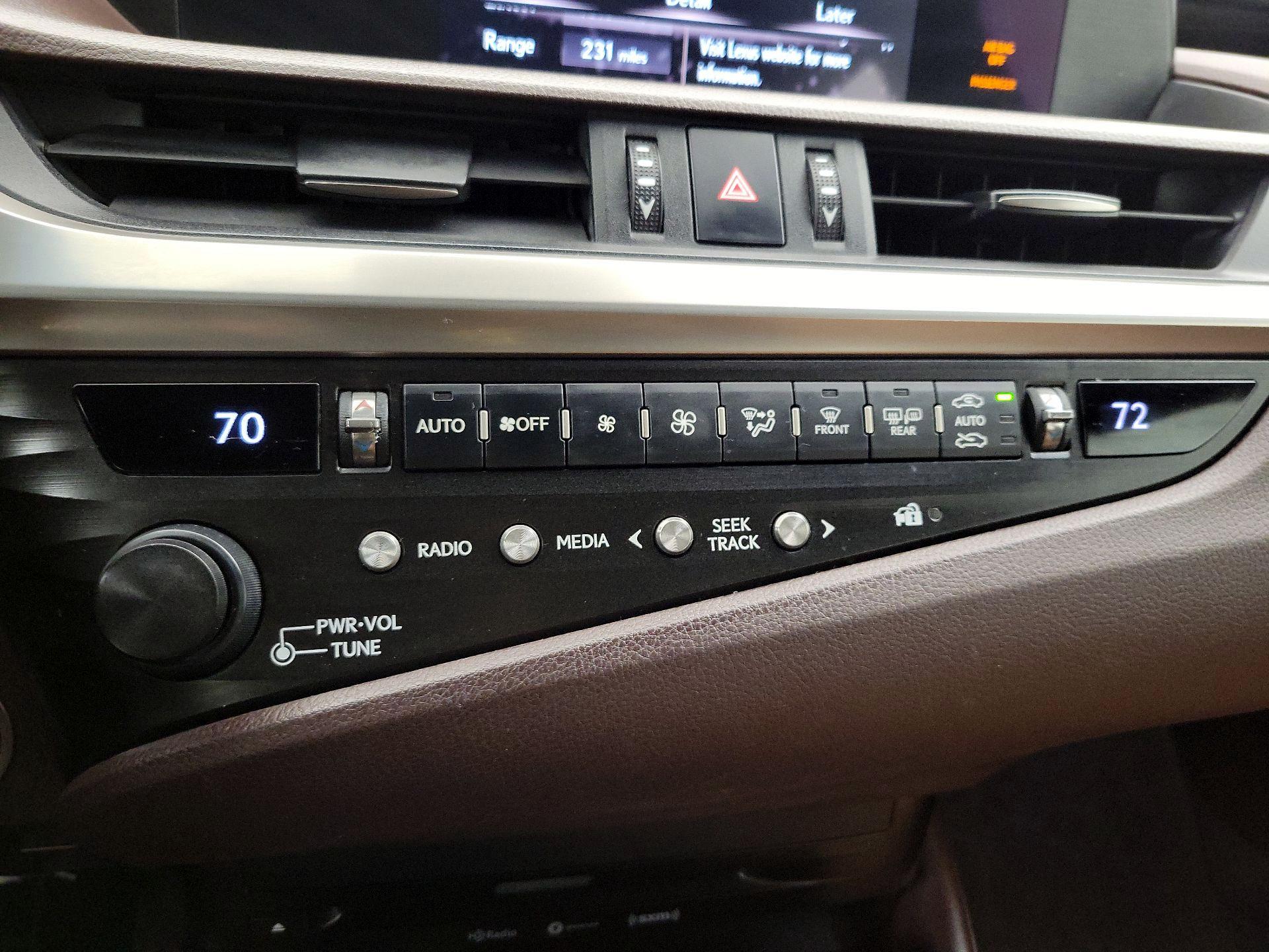 Thumbnail: 2019 Lexus ES - 16