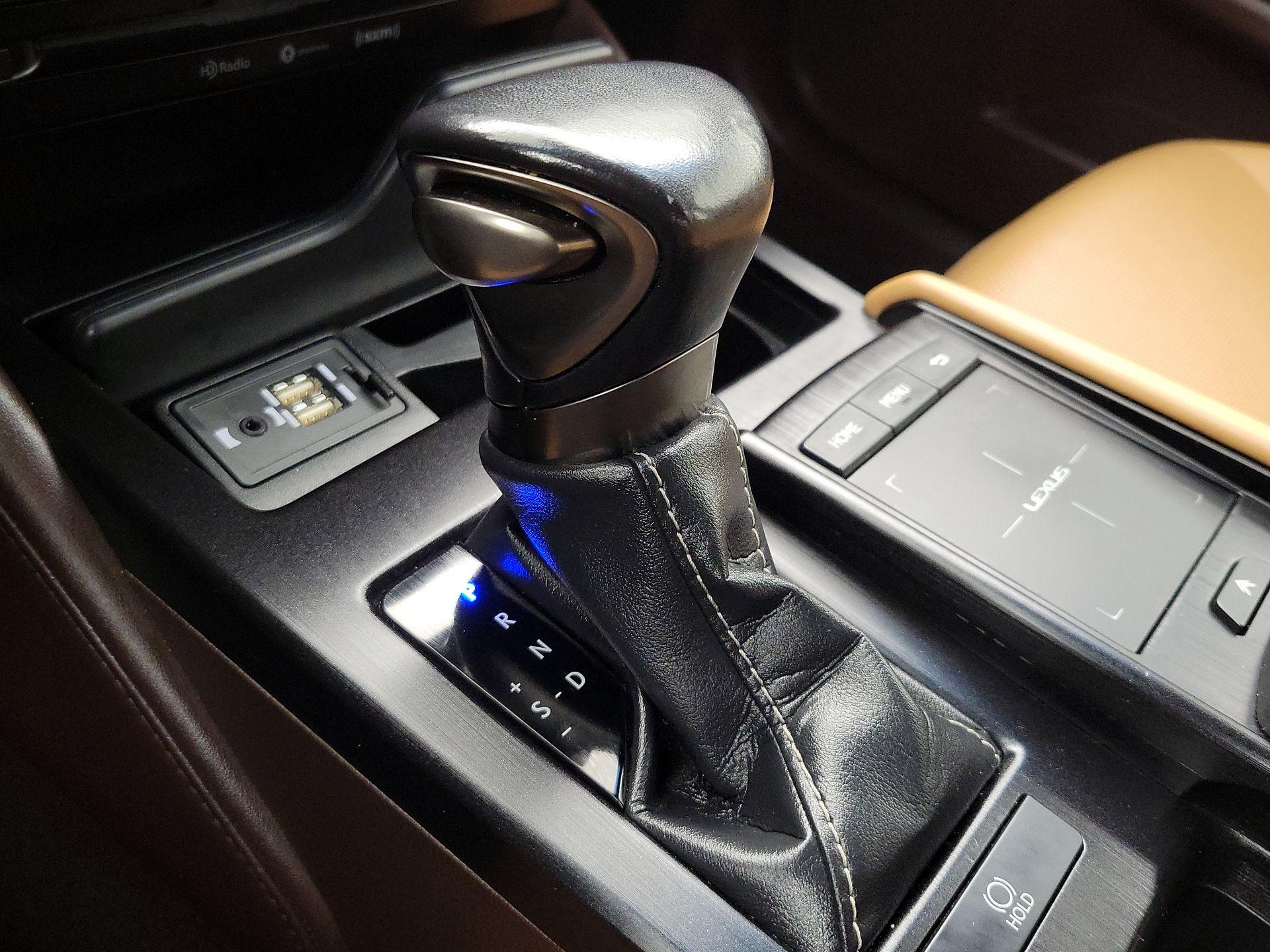 Thumbnail: 2019 Lexus ES - 17