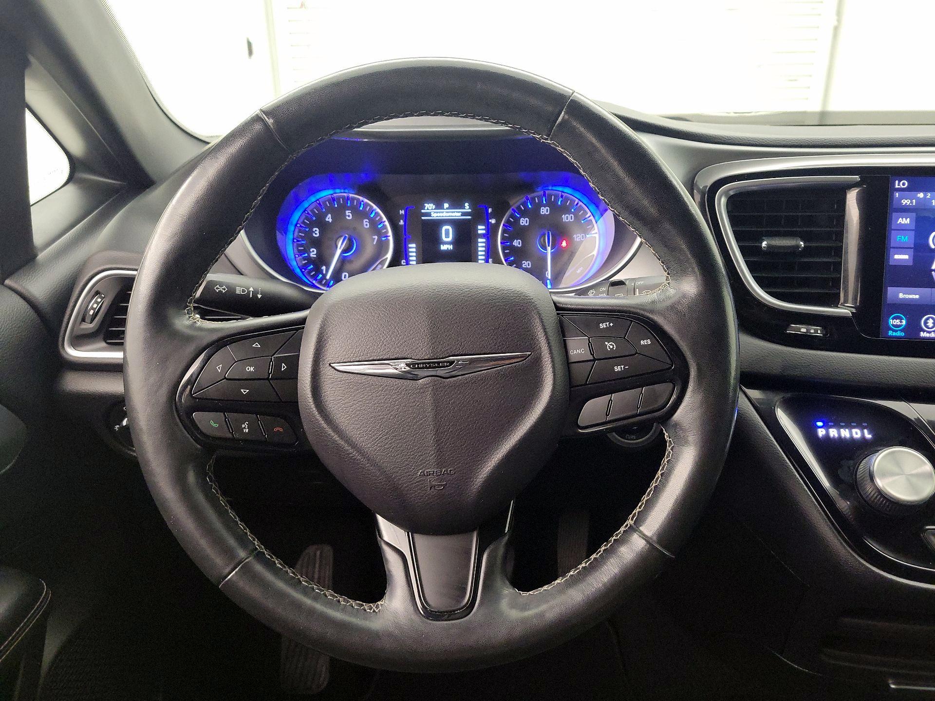 Thumbnail: 2019 Chrysler Pacifica - 10
