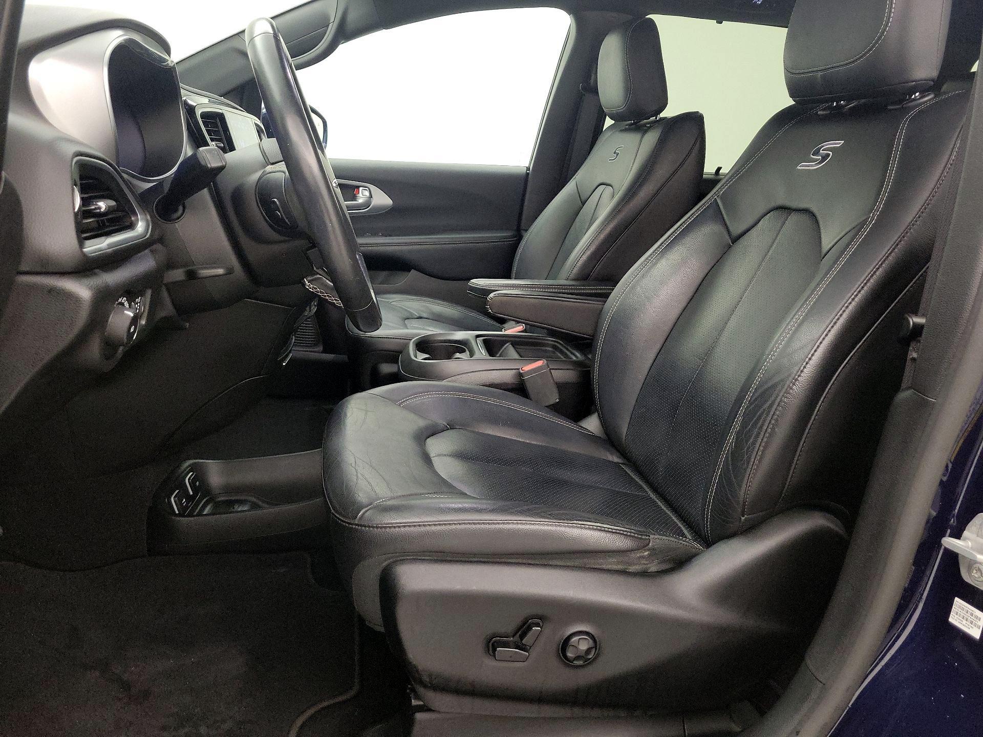 Thumbnail: 2019 Chrysler Pacifica - 11