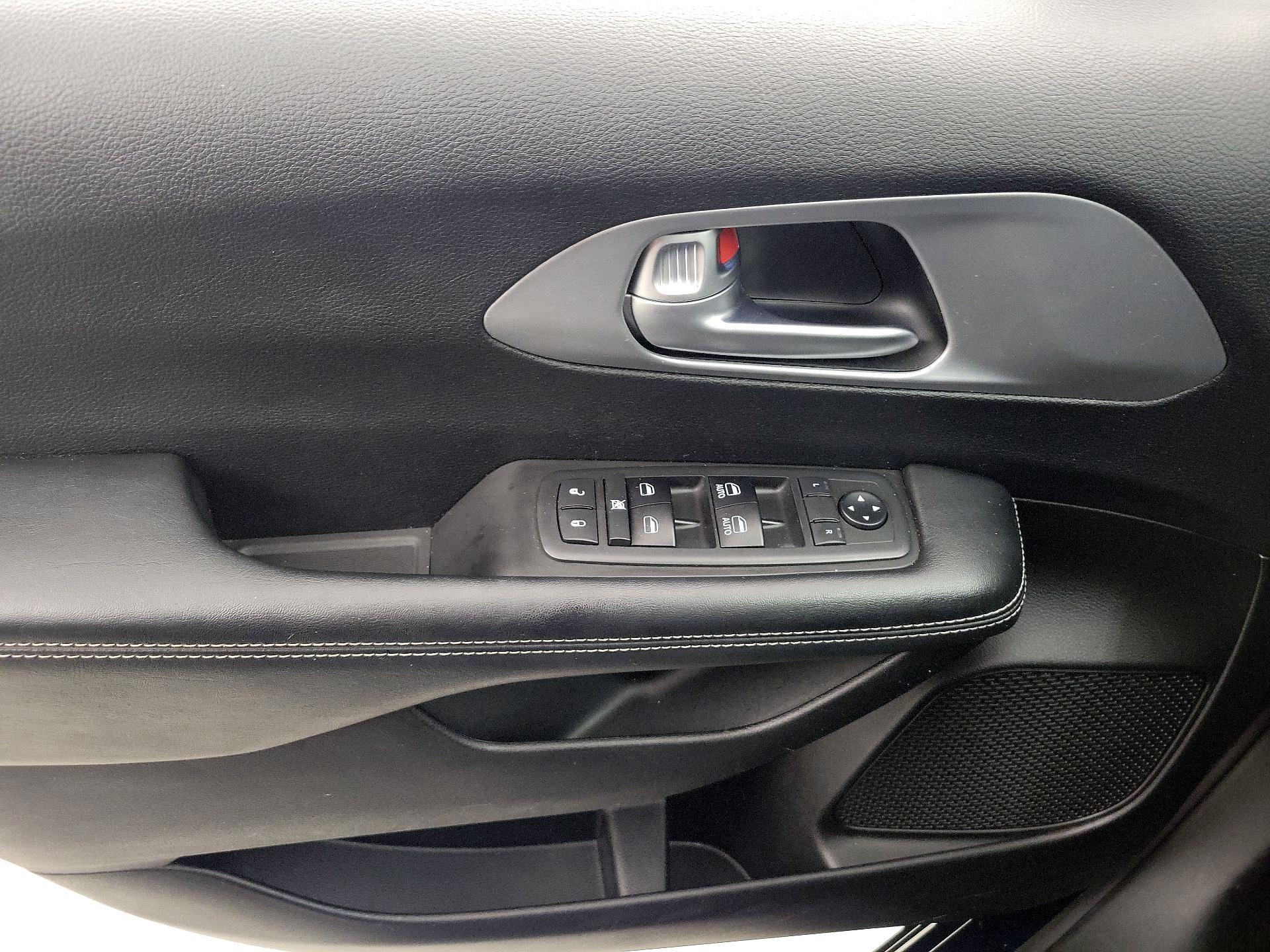 Thumbnail: 2019 Chrysler Pacifica - 12