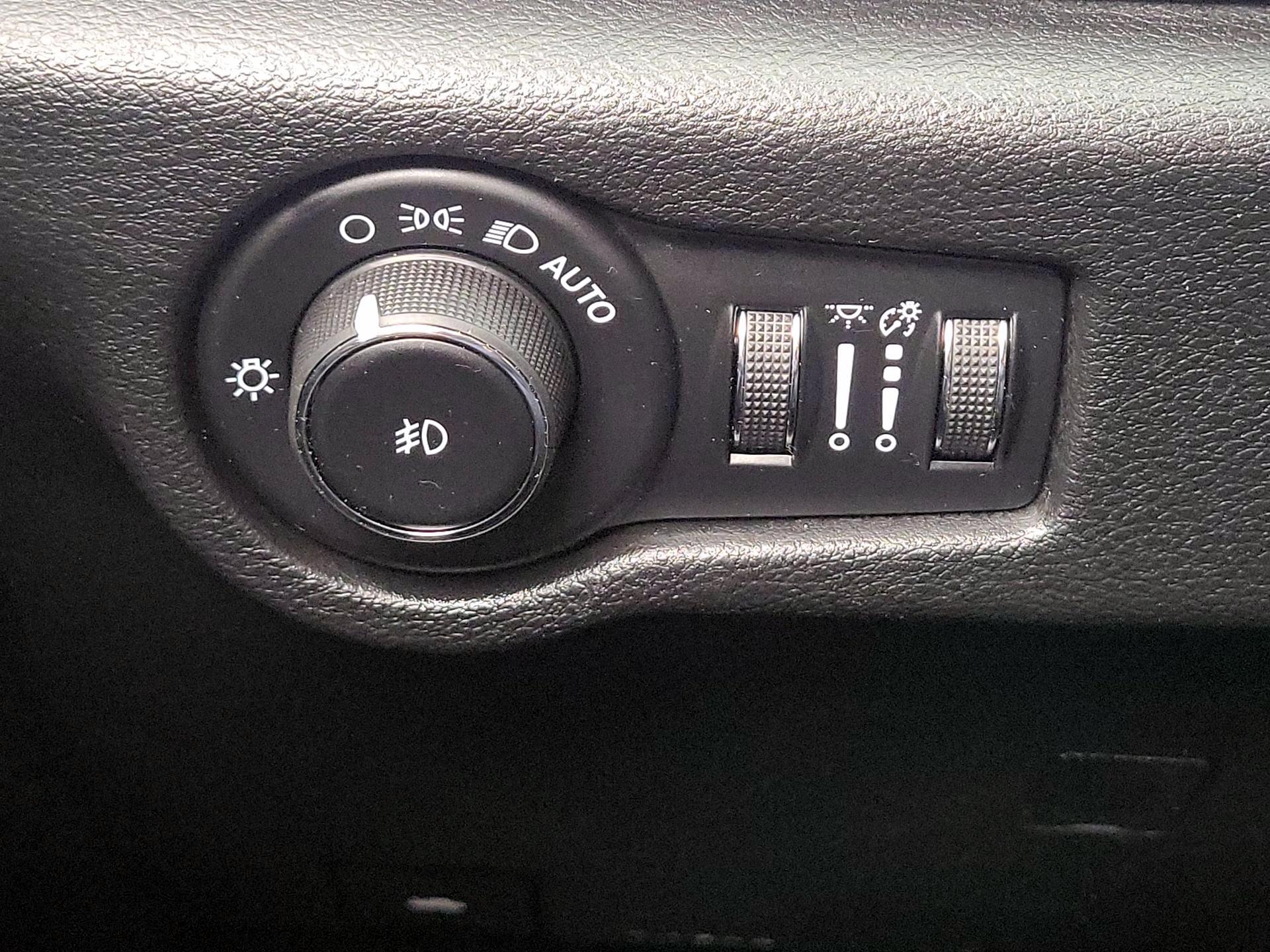Thumbnail: 2019 Chrysler Pacifica - 13