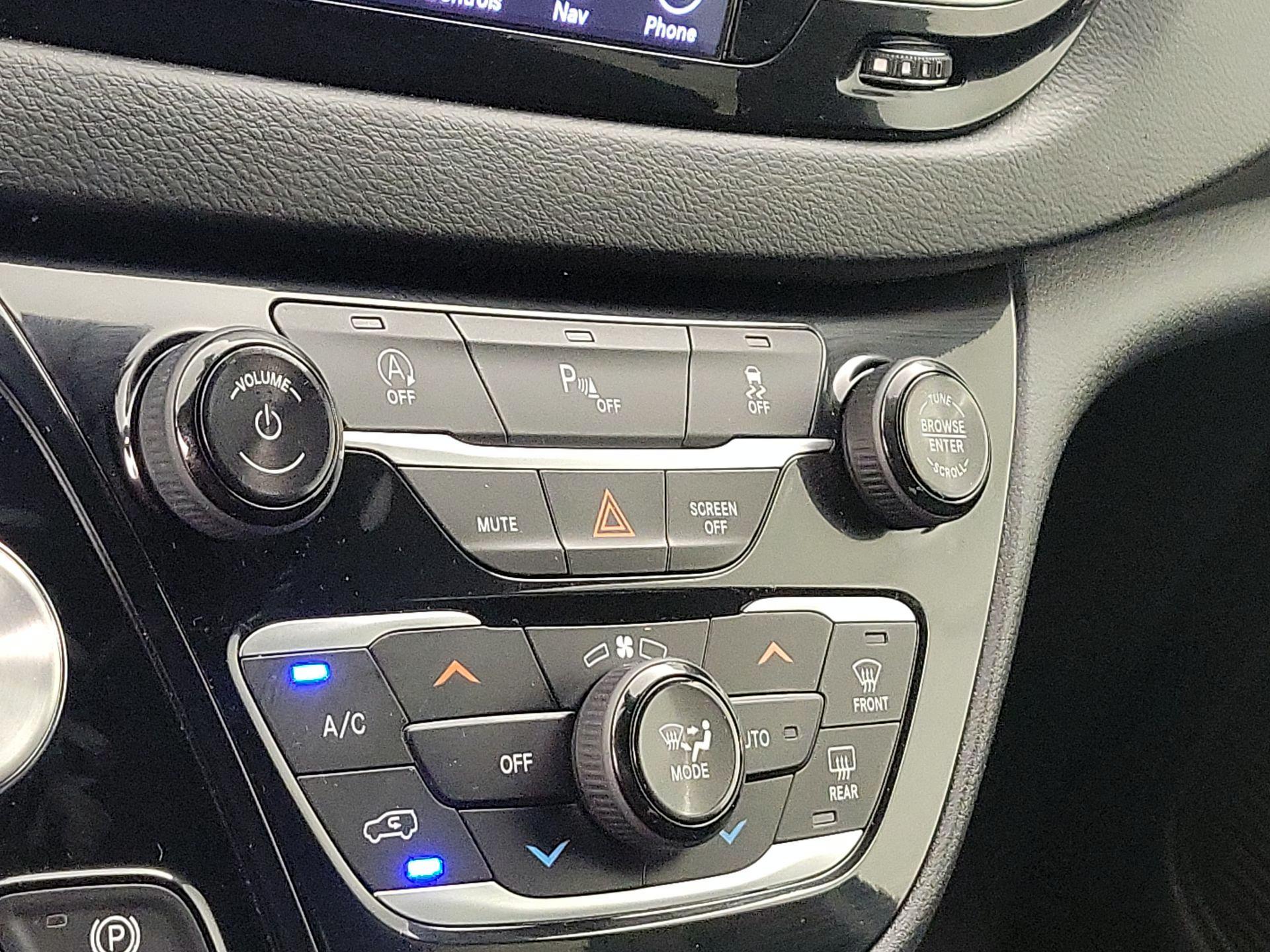 Thumbnail: 2019 Chrysler Pacifica - 17