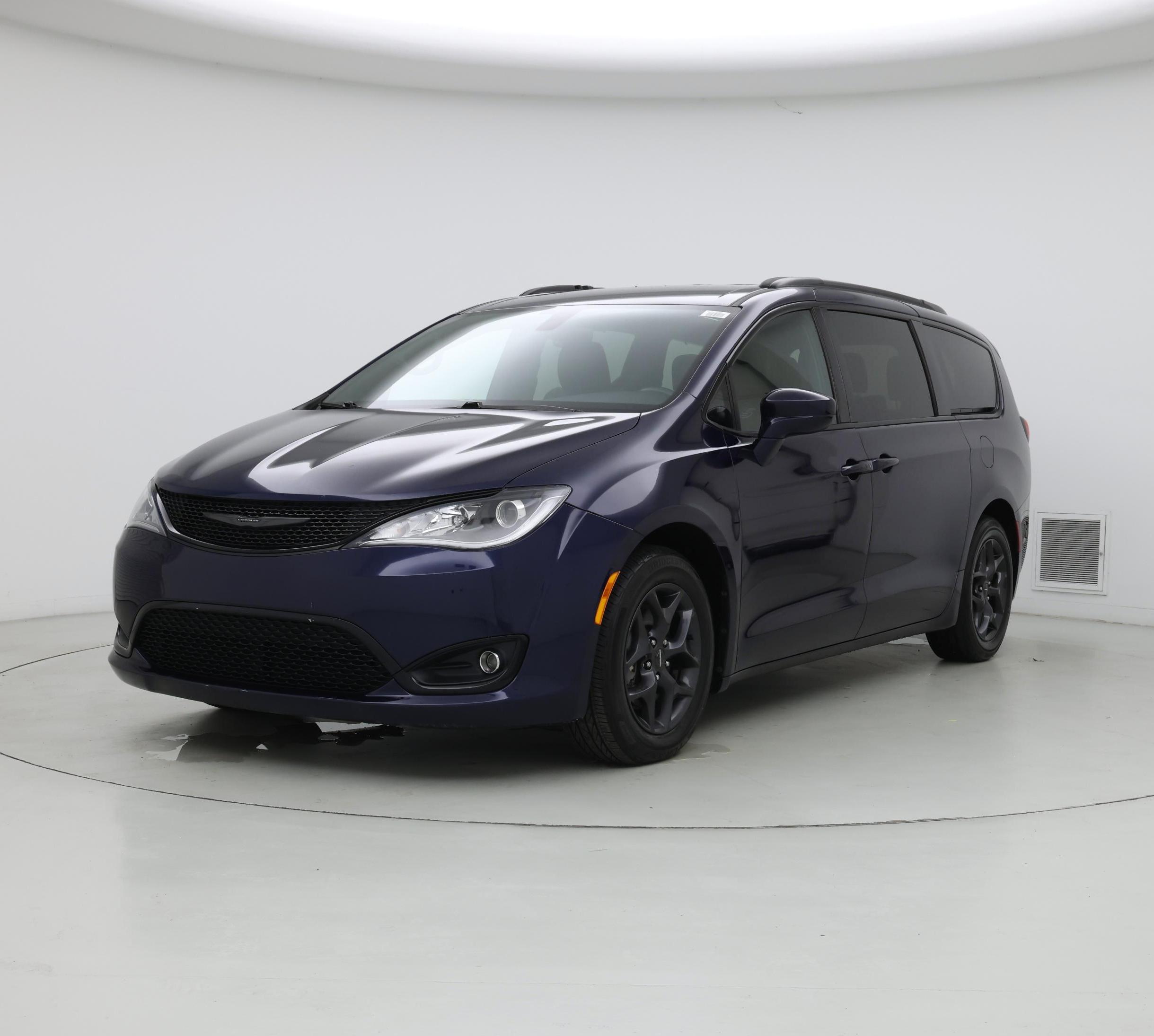 Thumbnail: 2019 Chrysler Pacifica - 4