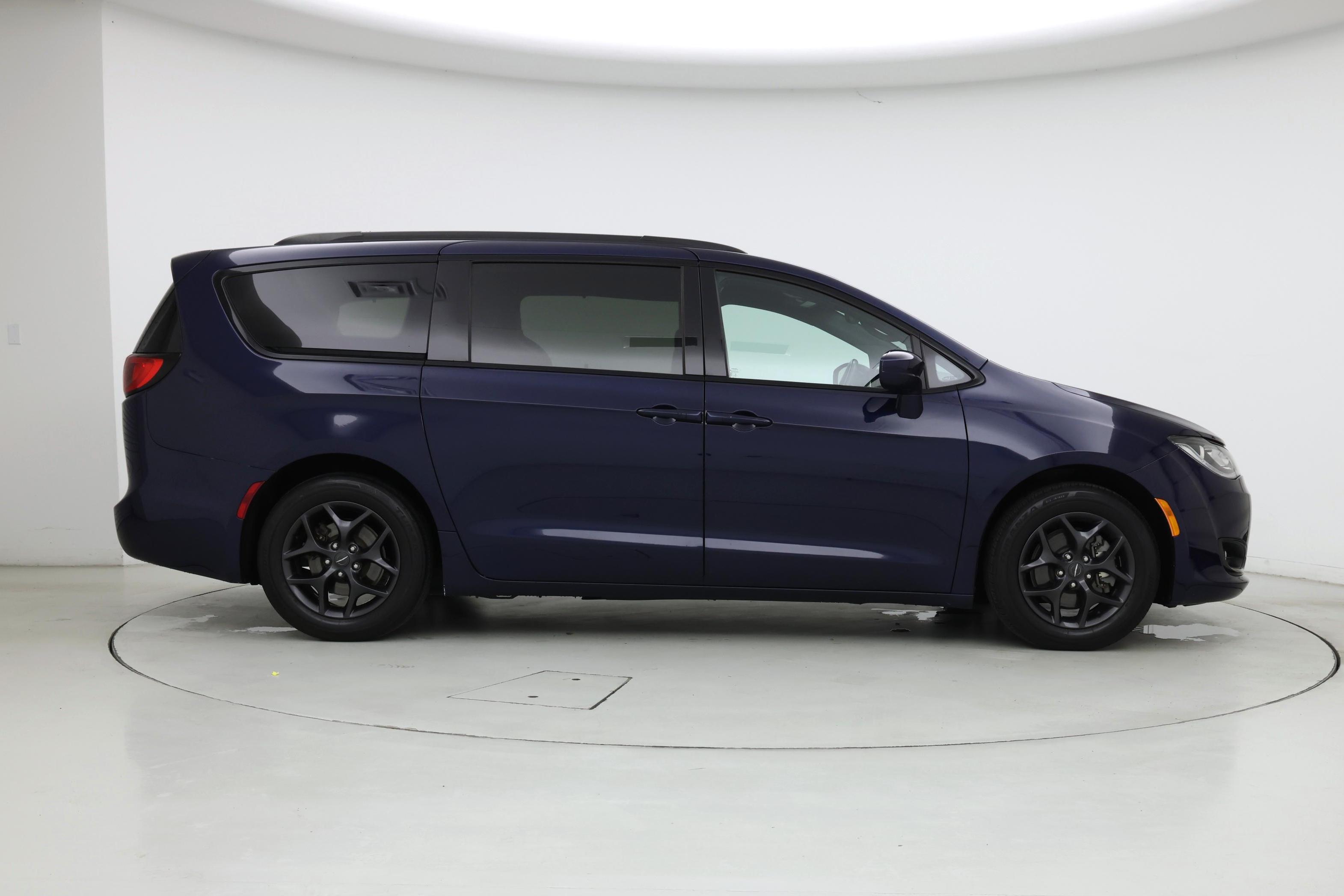 Thumbnail: 2019 Chrysler Pacifica - 7