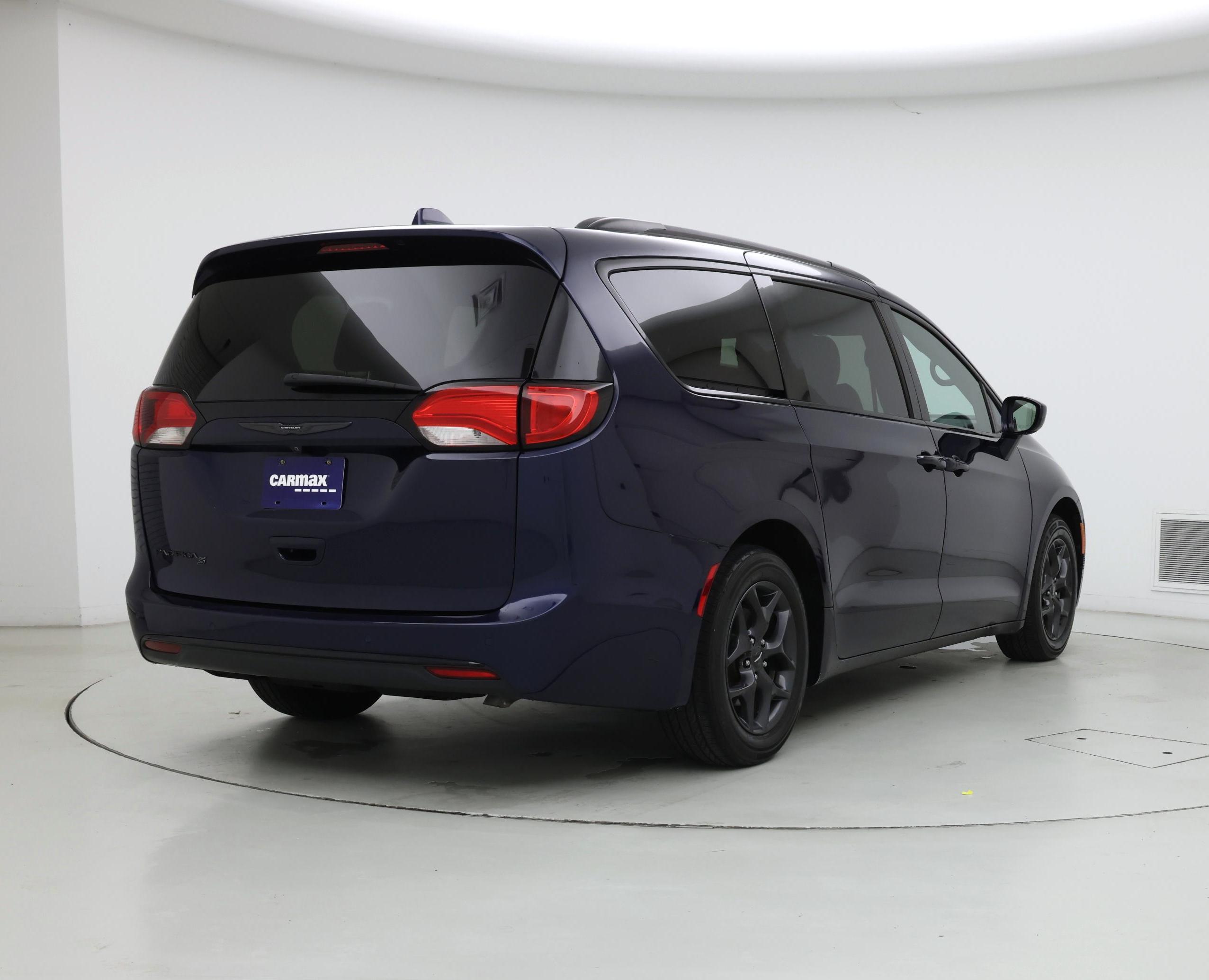 Thumbnail: 2019 Chrysler Pacifica - 8