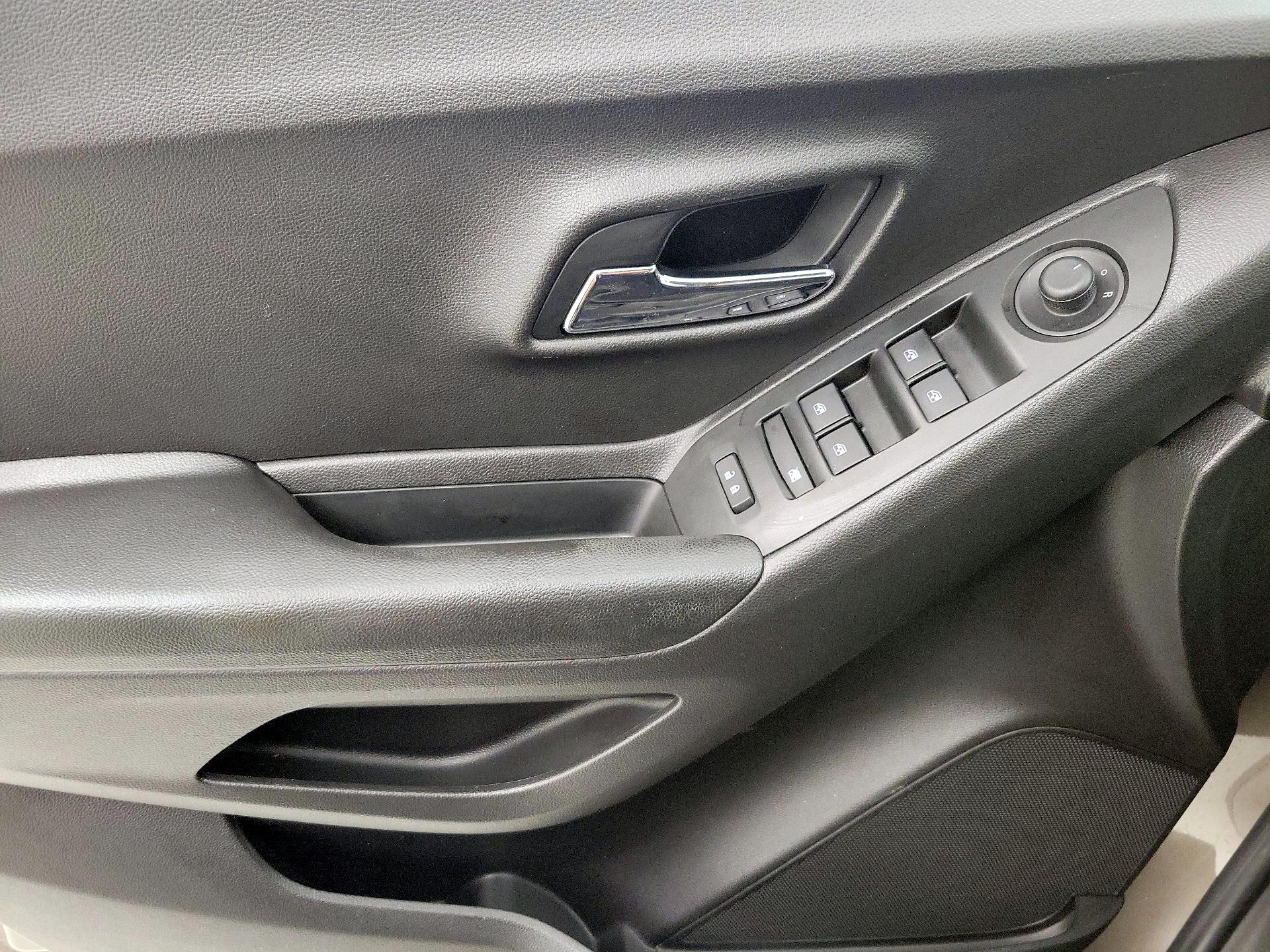 Thumbnail: 2021 Chevrolet Trax - 12