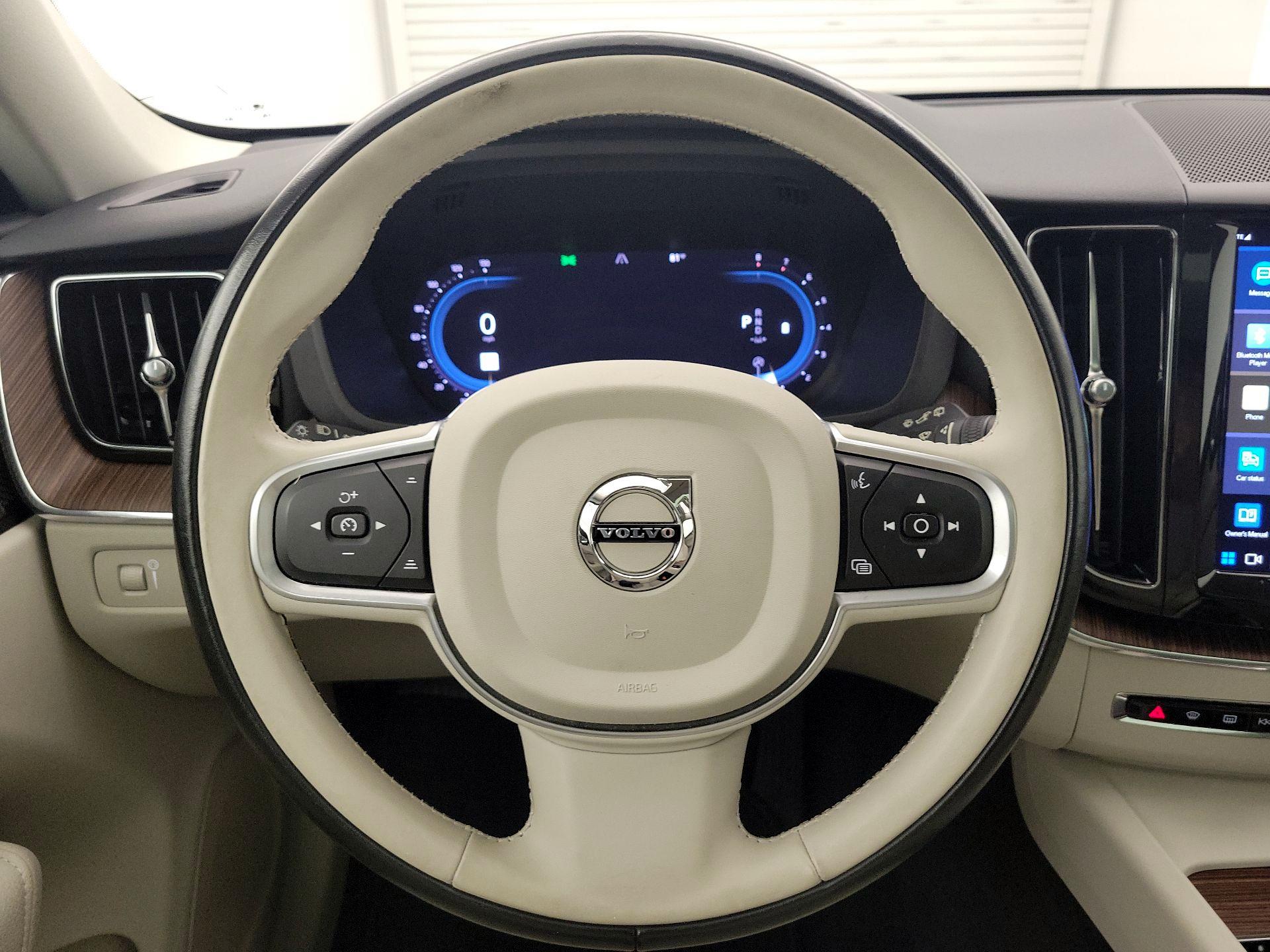 Thumbnail: 2022 Volvo XC60 - 10