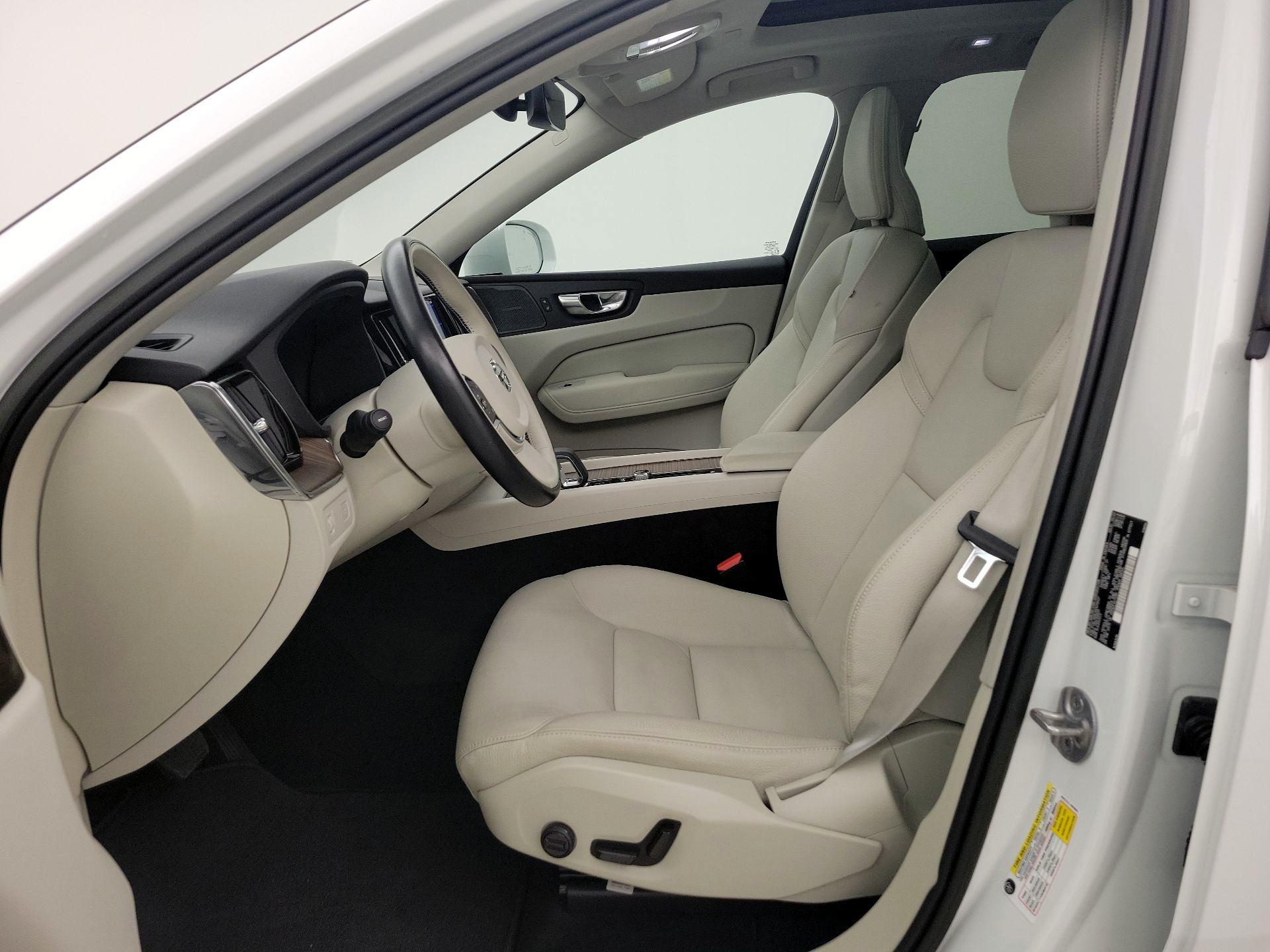 Thumbnail: 2022 Volvo XC60 - 11