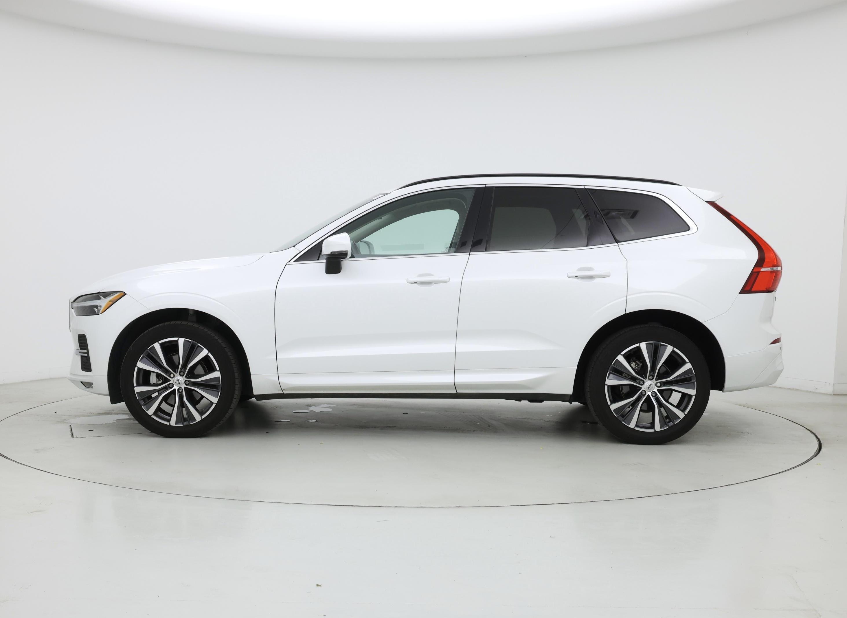 Thumbnail: 2022 Volvo XC60 - 3
