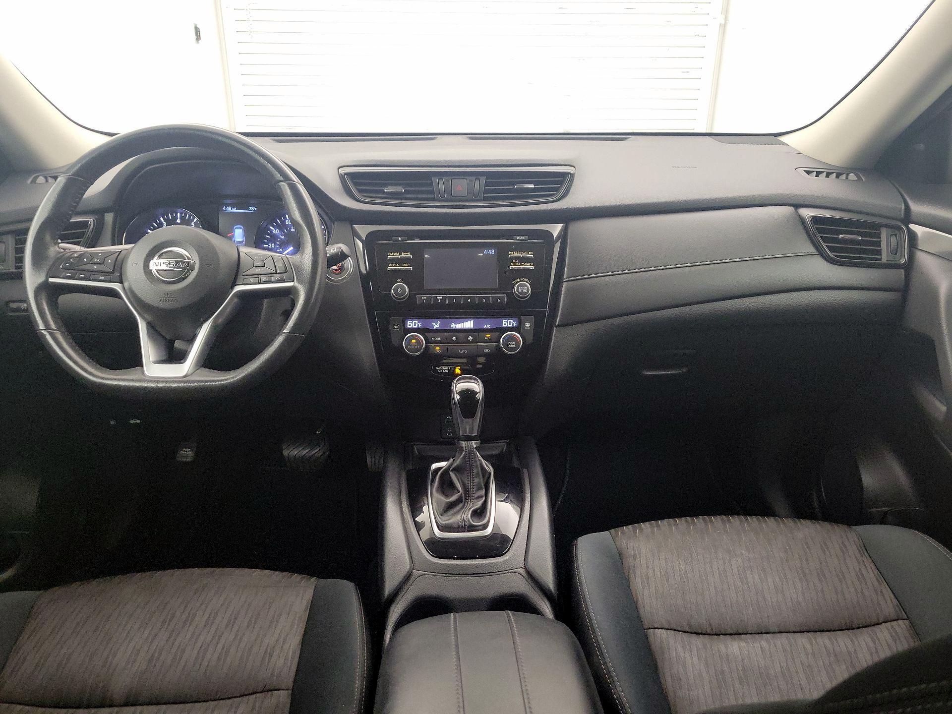 Thumbnail: 2017 Nissan Rogue - 9