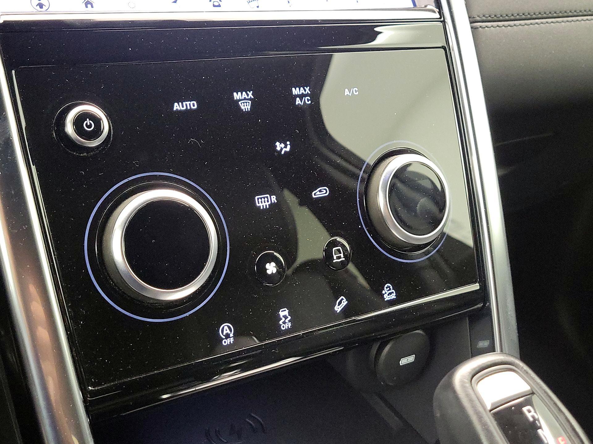 Thumbnail: 2020 Land Rover Discovery Sport - 17