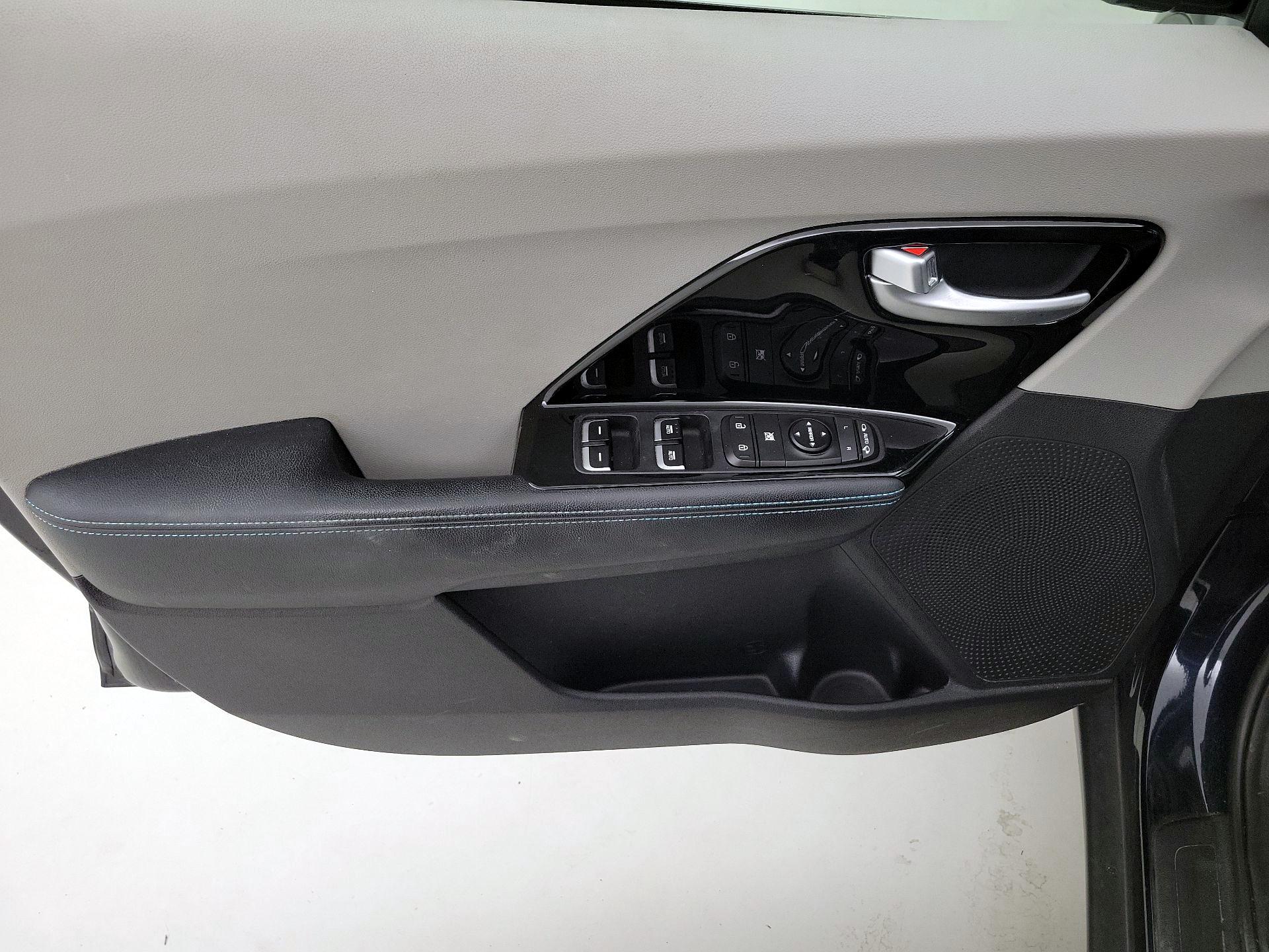 Thumbnail: 2019 Kia Niro - 12
