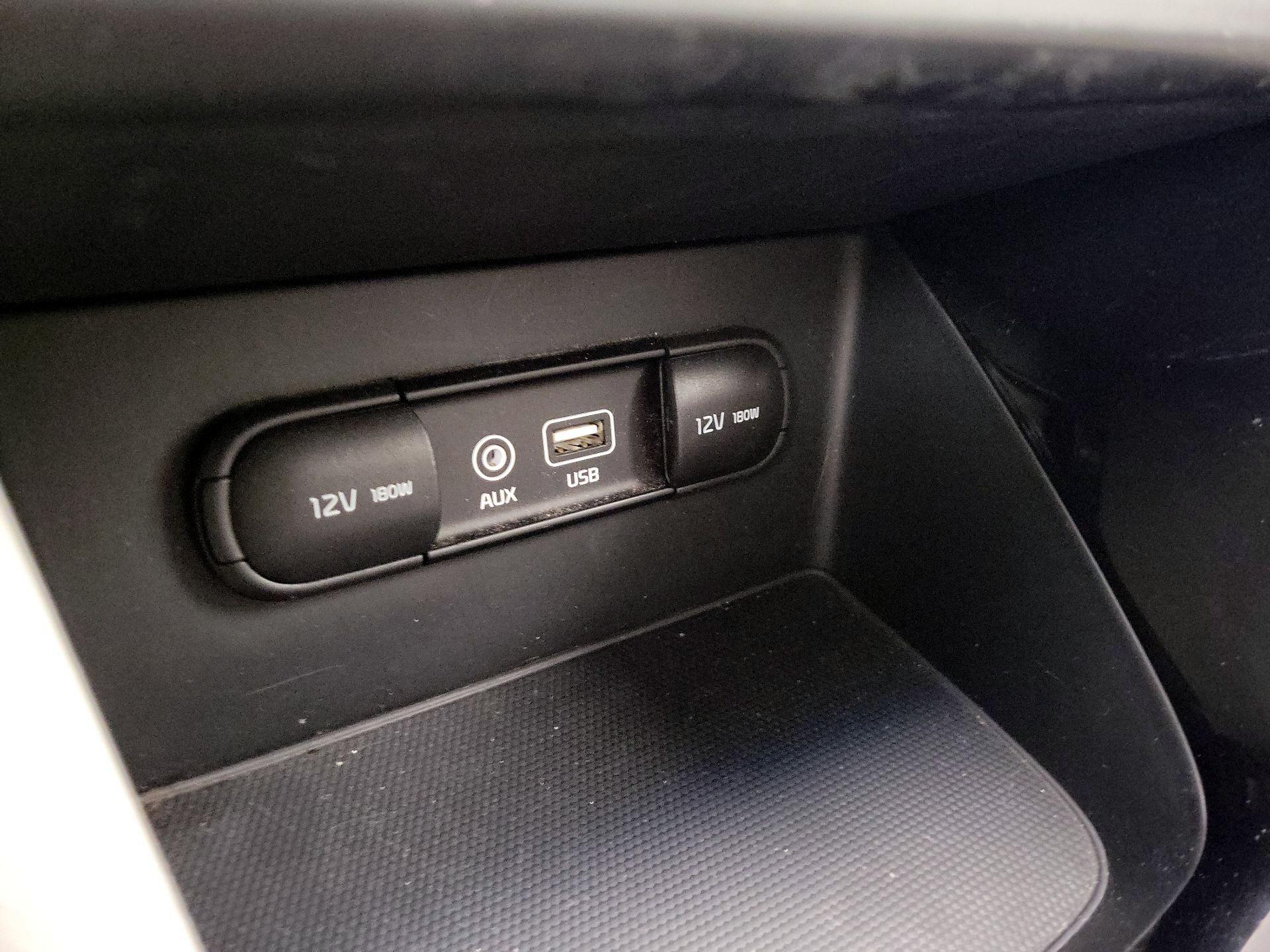 Thumbnail: 2019 Kia Niro - 18