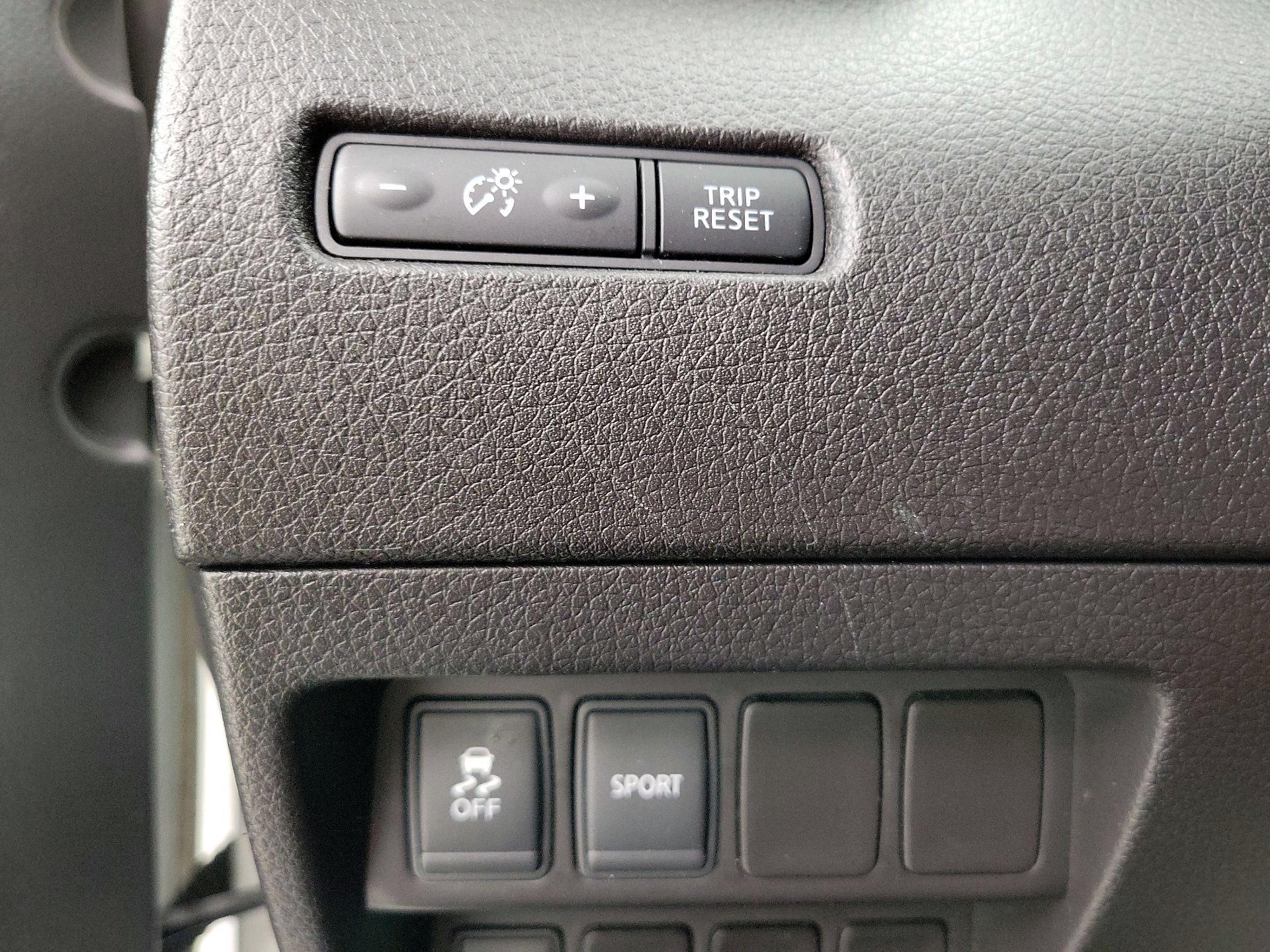 Thumbnail: 2016 Nissan Rogue - 13