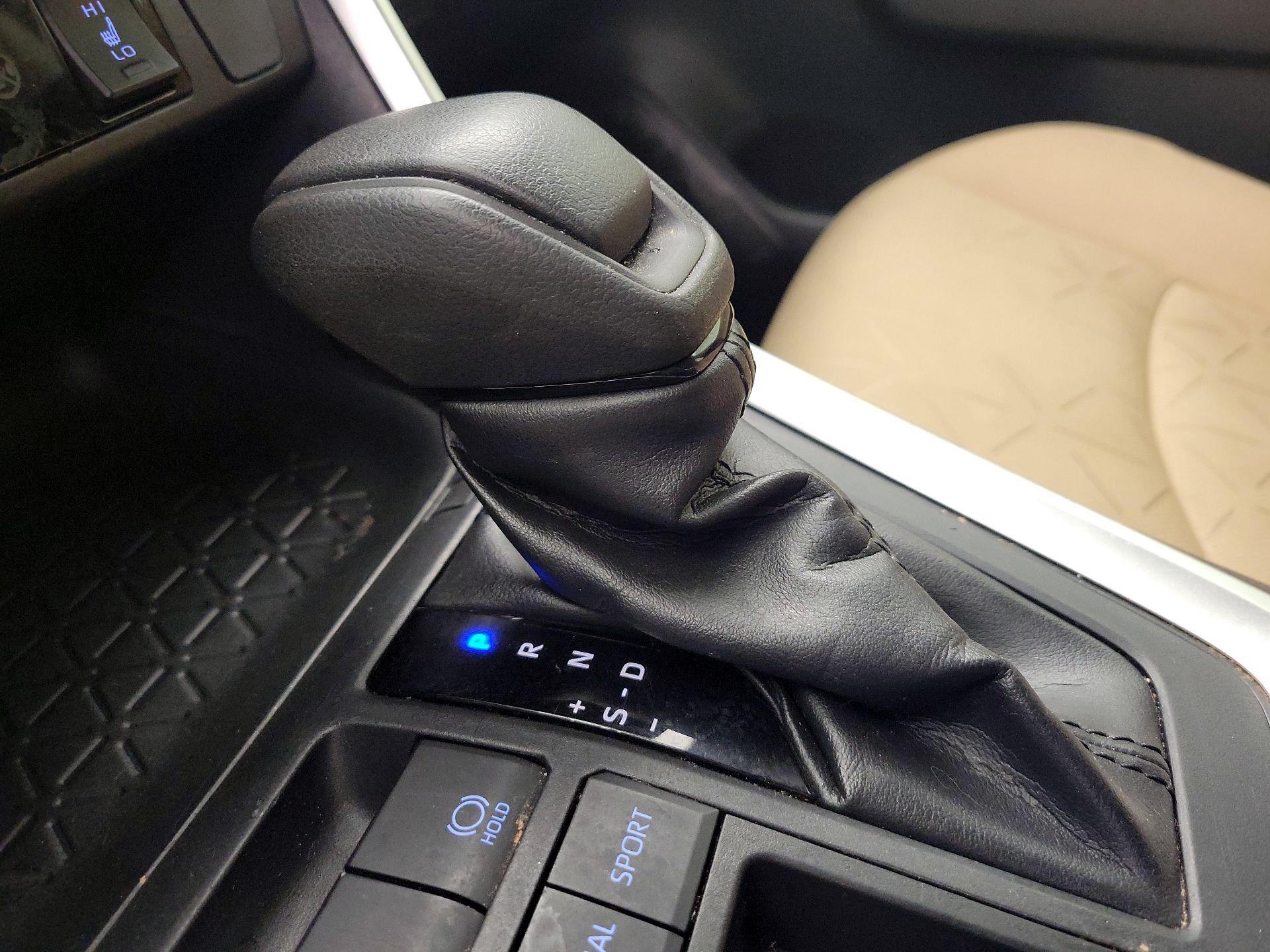 Thumbnail: 2019 Toyota RAV4 - 17