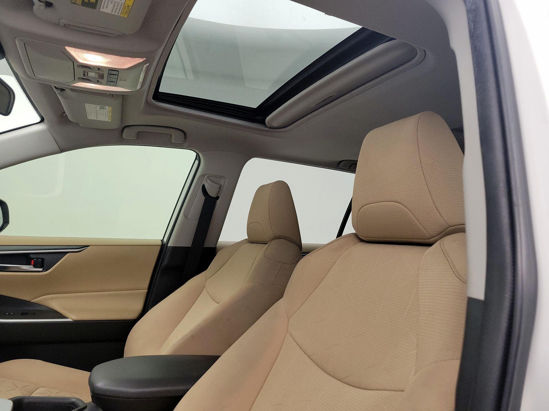 Thumbnail: 2019 Toyota RAV4 - 19