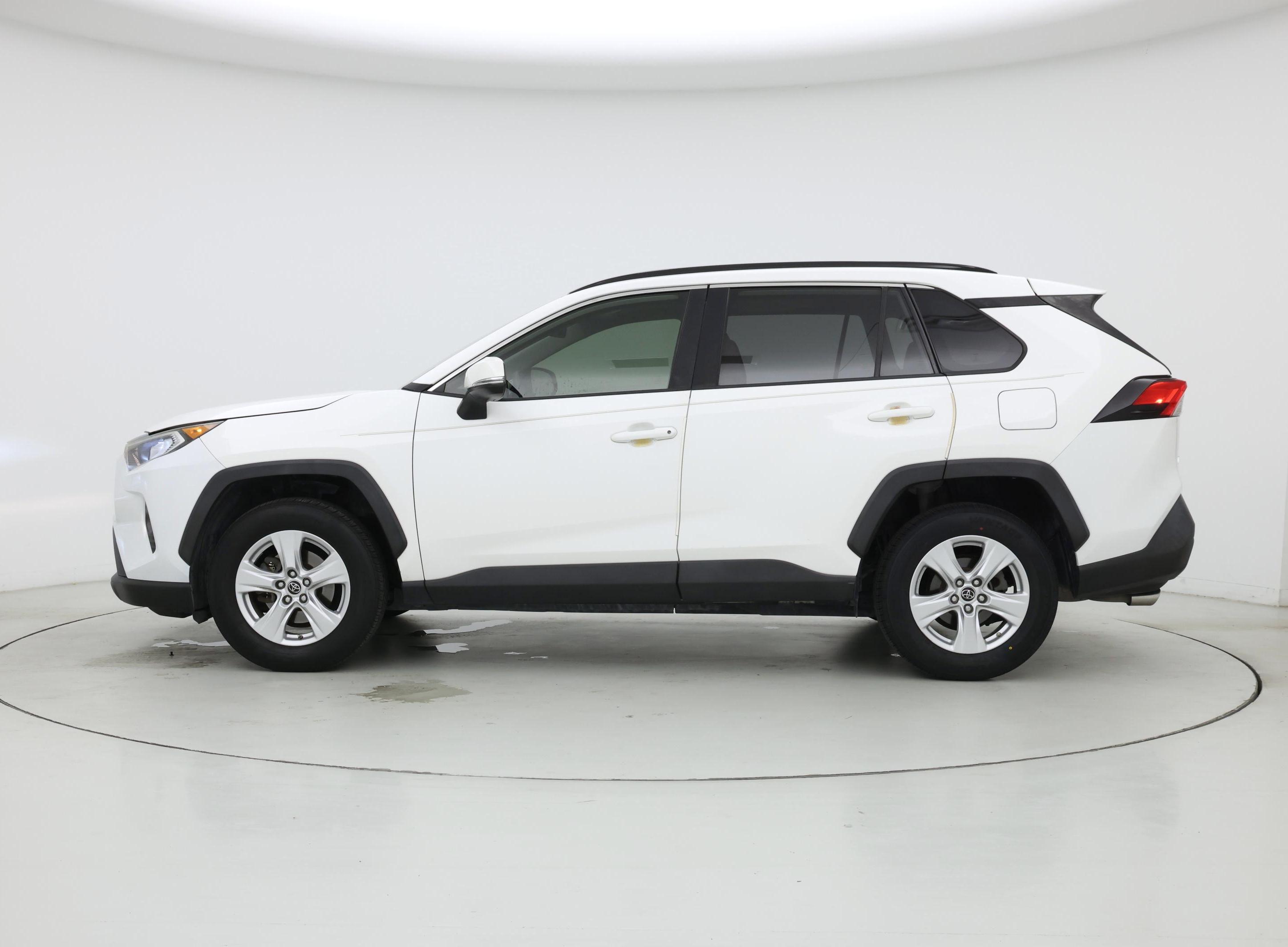 Thumbnail: 2019 Toyota RAV4 - 3