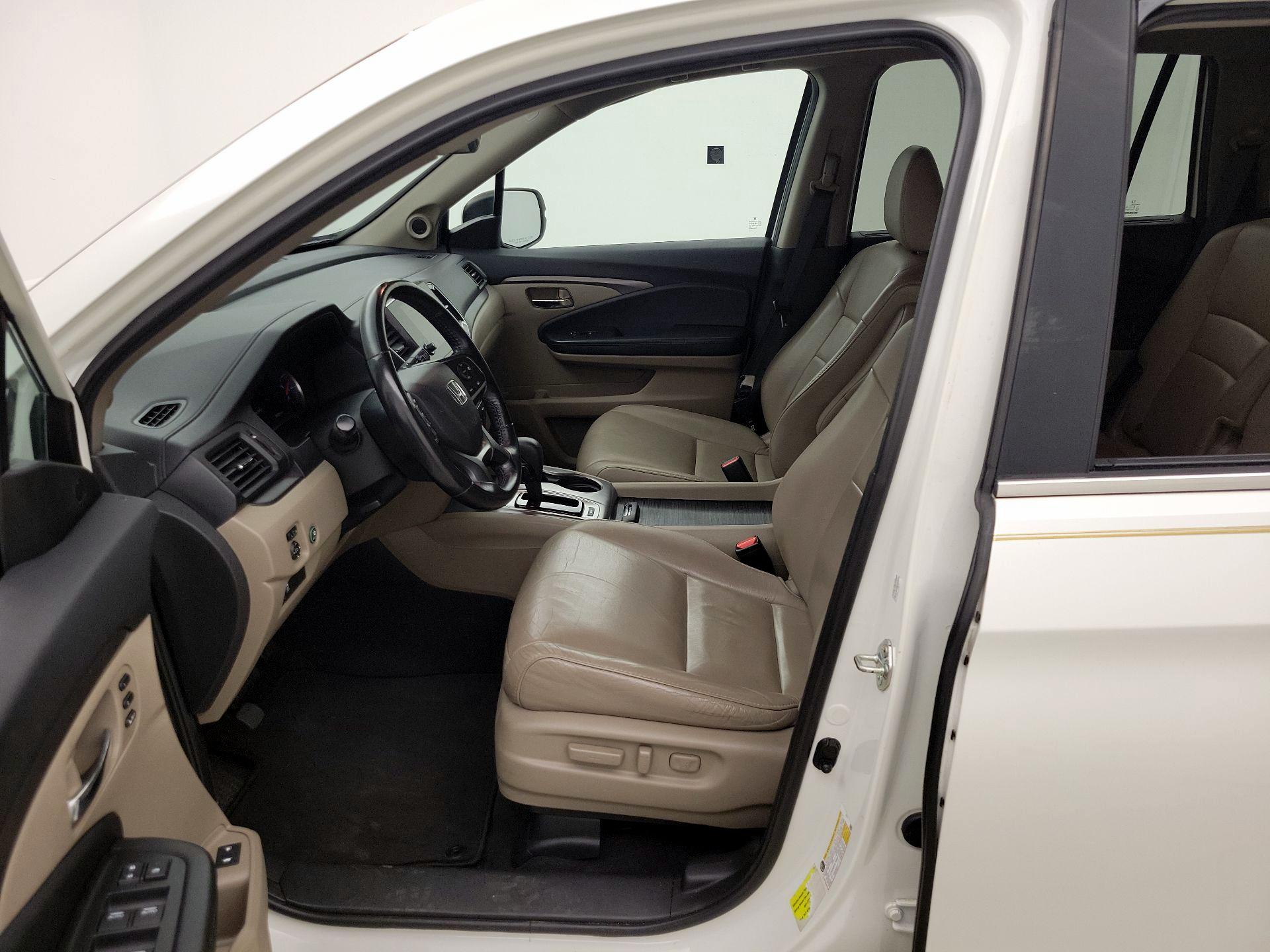 Thumbnail: 2019 Honda Pilot - 11