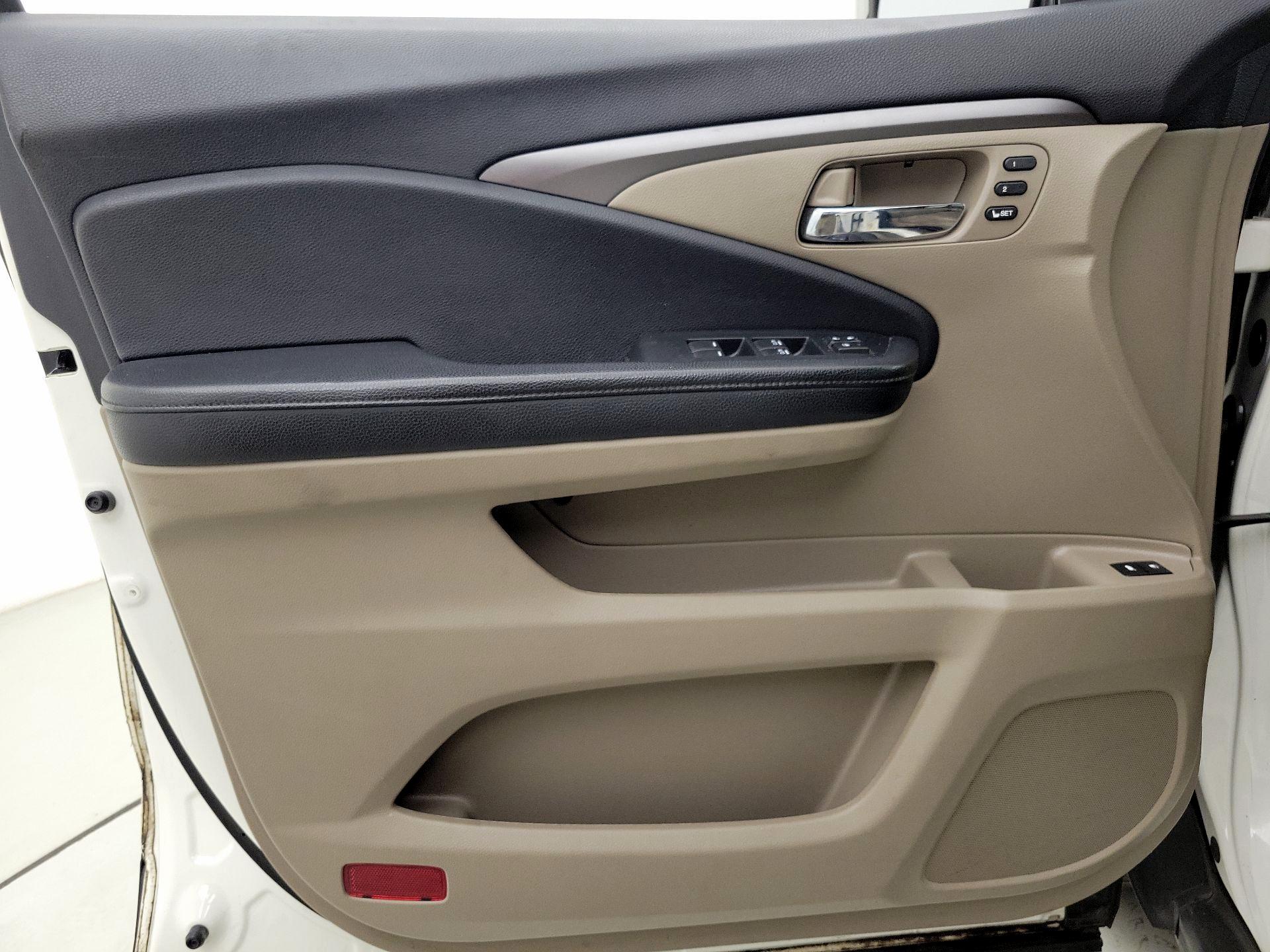 Thumbnail: 2019 Honda Pilot - 12